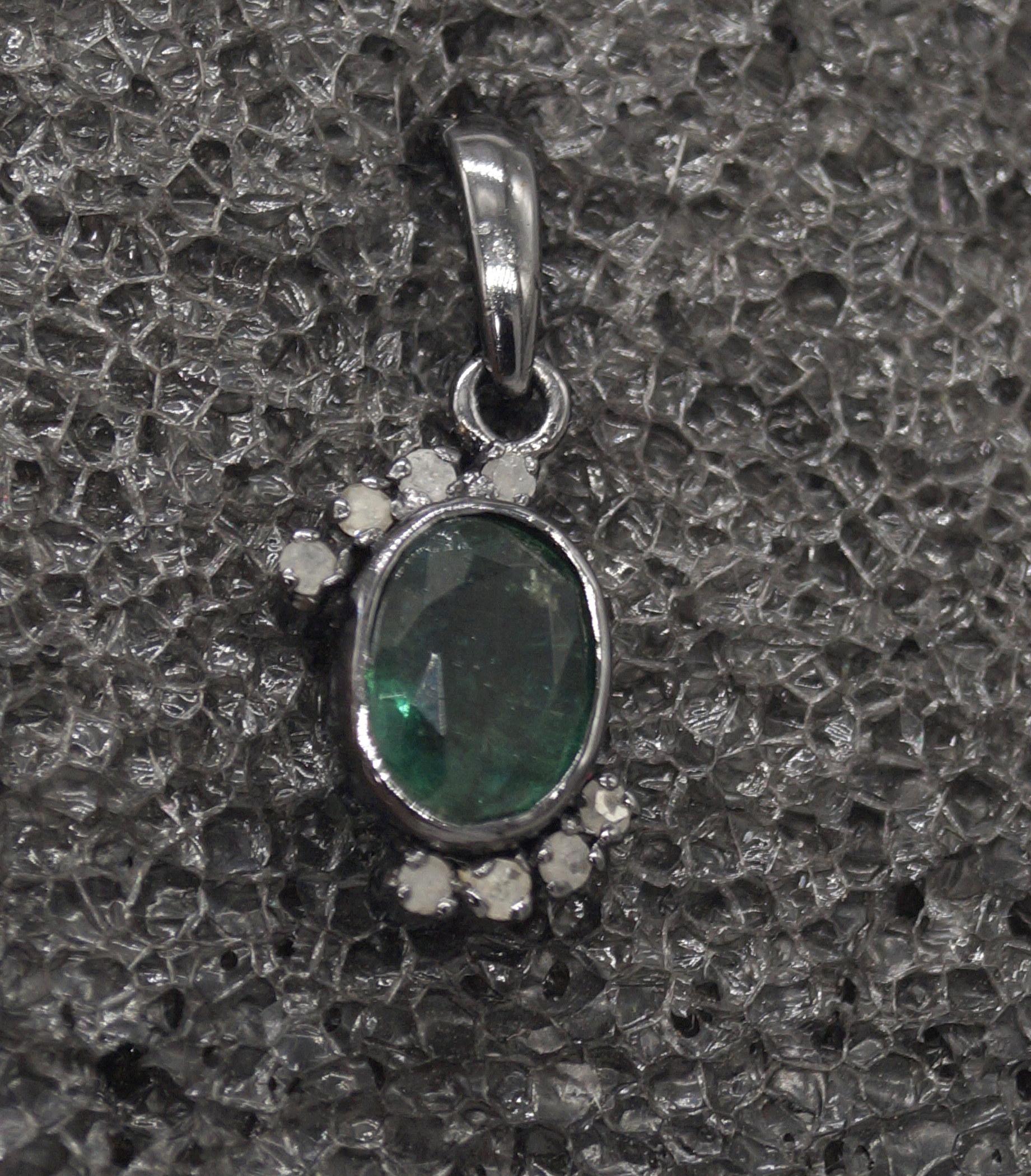 Vintage Natürliche Algen grün zertifiziert Smaragd Diamant 925 Silber schwarz Anhänger im Angebot 5