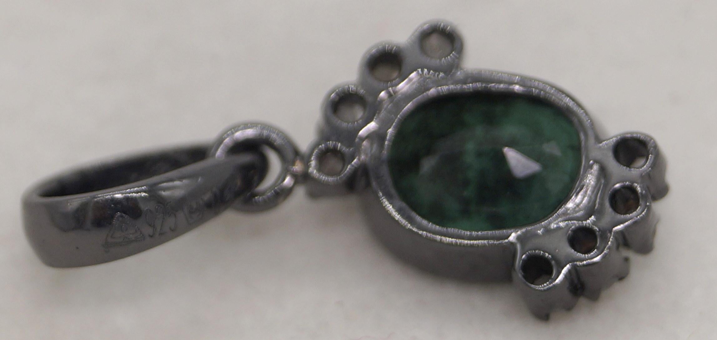 Vintage Natürliche Algen grün zertifiziert Smaragd Diamant 925 Silber schwarz Anhänger (Smaragdschliff) im Angebot