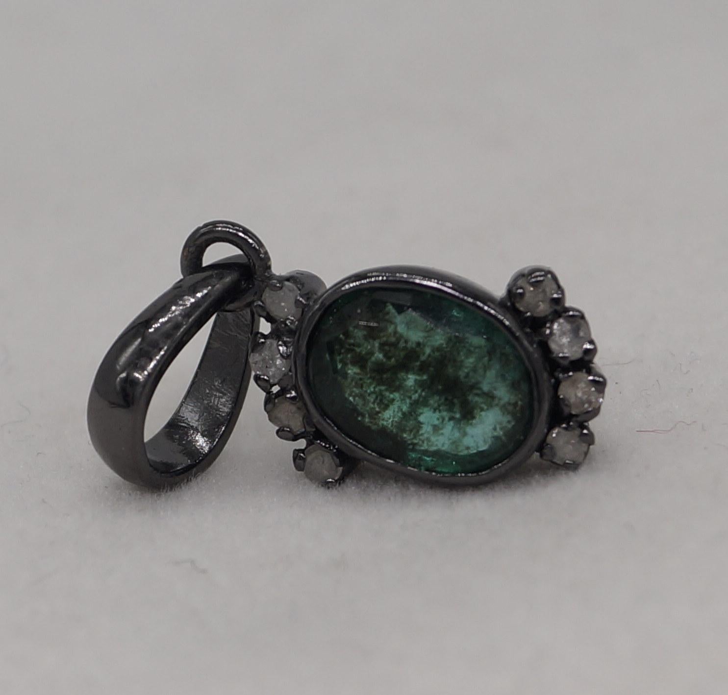 Vintage Natürliche Algen grün zertifiziert Smaragd Diamant 925 Silber schwarz Anhänger für Damen oder Herren im Angebot