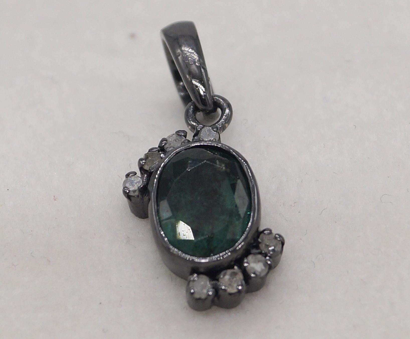 Vintage Natürliche Algen grün zertifiziert Smaragd Diamant 925 Silber schwarz Anhänger im Angebot 1