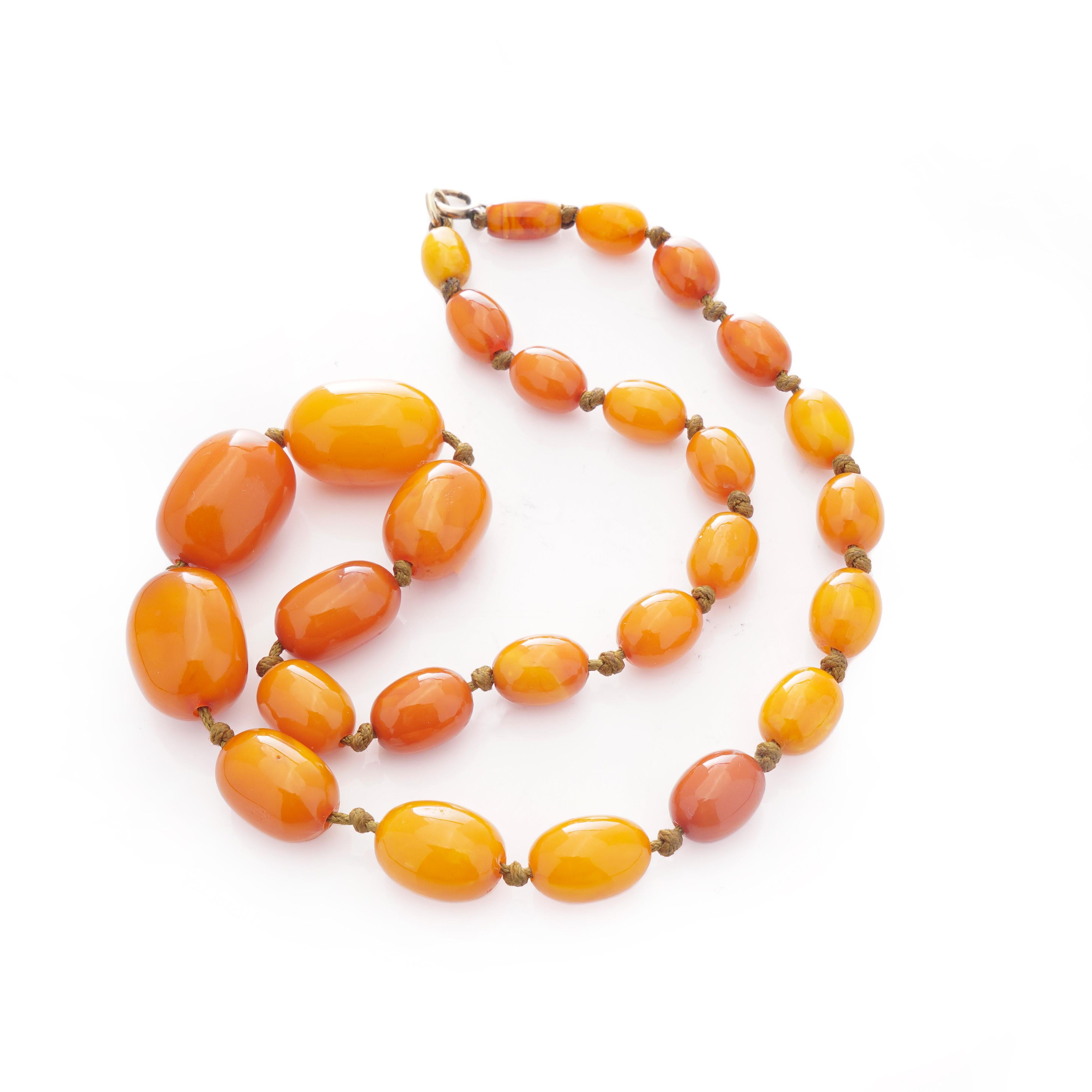 Vintage Natural Baltic Amber bead necklace In Good Condition For Sale In Braintree, GB
