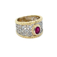 Anello d'oro inciso con diamante e rubino di Birmania naturale d'epoca