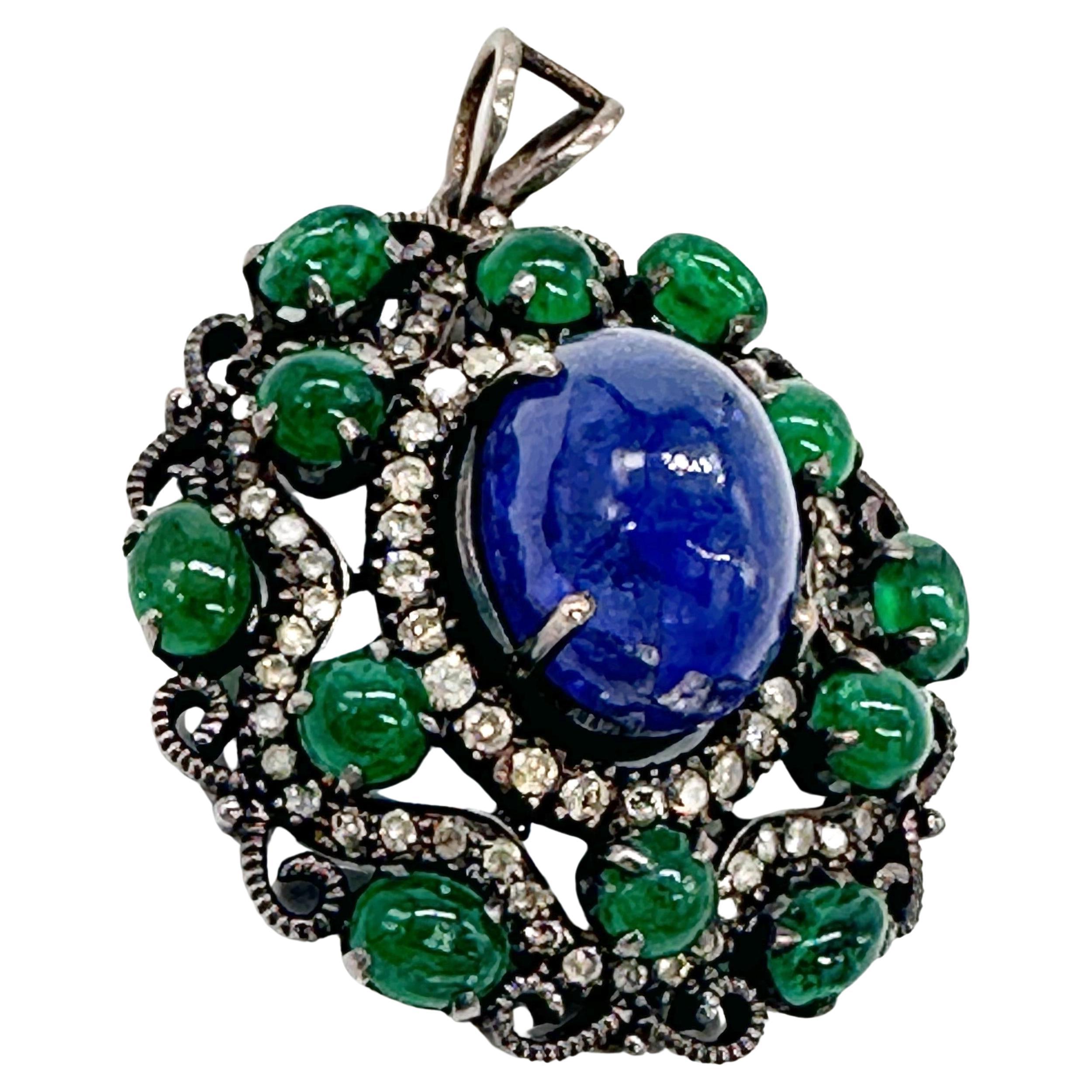 Ciondolo in argento sterling 38 mm con smeraldi cabochon naturali cianite e diamanti brillanti. in vendita su 1stDibs