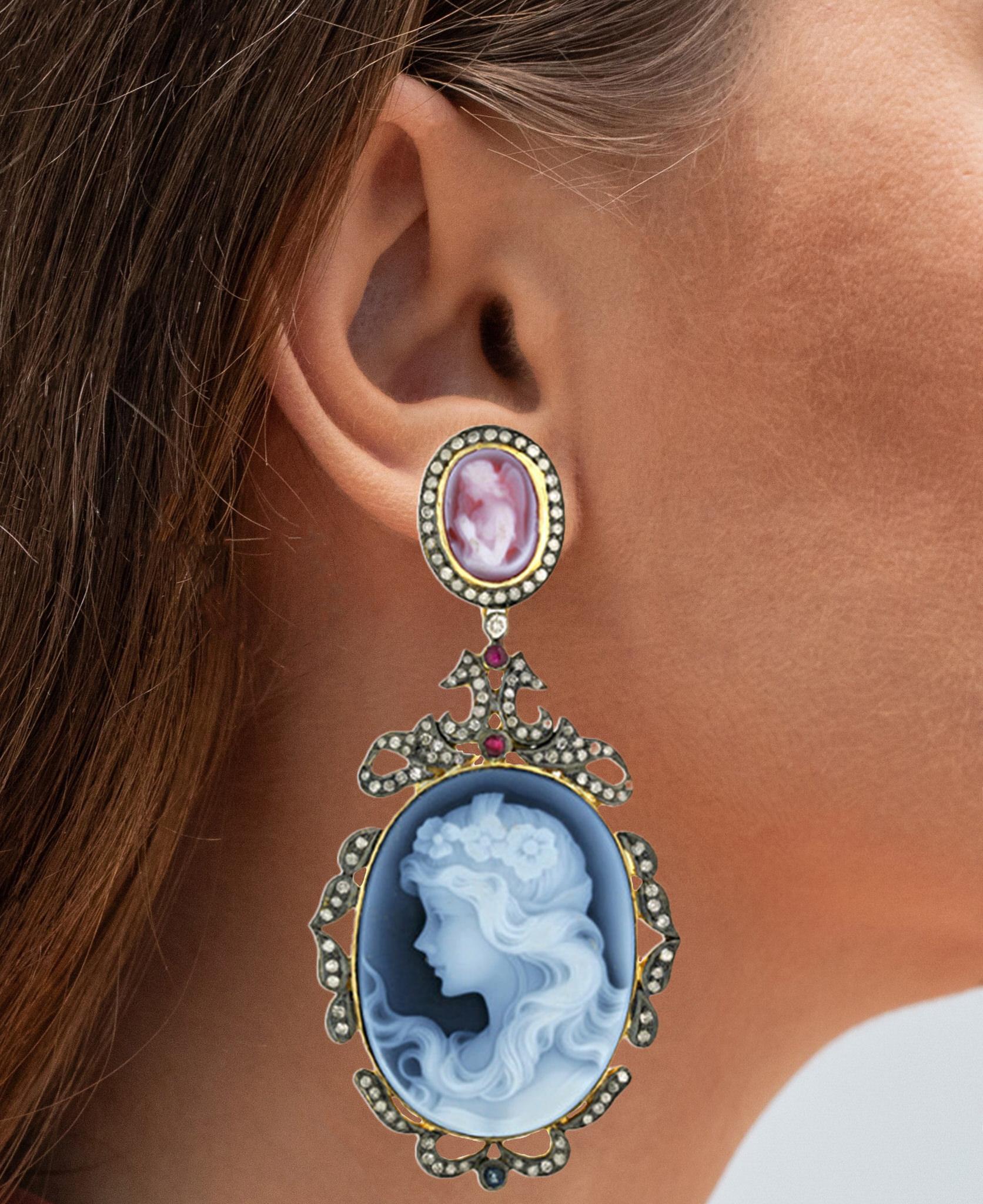 Taille mixte Boucles d'oreilles pendantes en or 18K avec rubis et diamants en camée naturel Vintage en vente