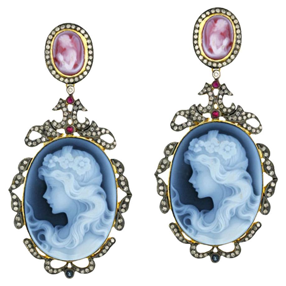 Boucles d'oreilles pendantes en or 18K avec rubis et diamants en camée naturel Vintage en vente