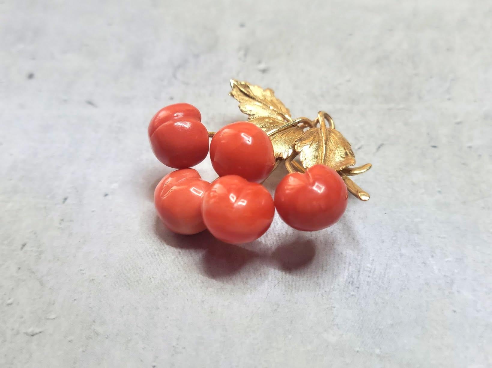 Bead Vintage Natural Carved Momo Coral Cherry Gold Brooch For Sale