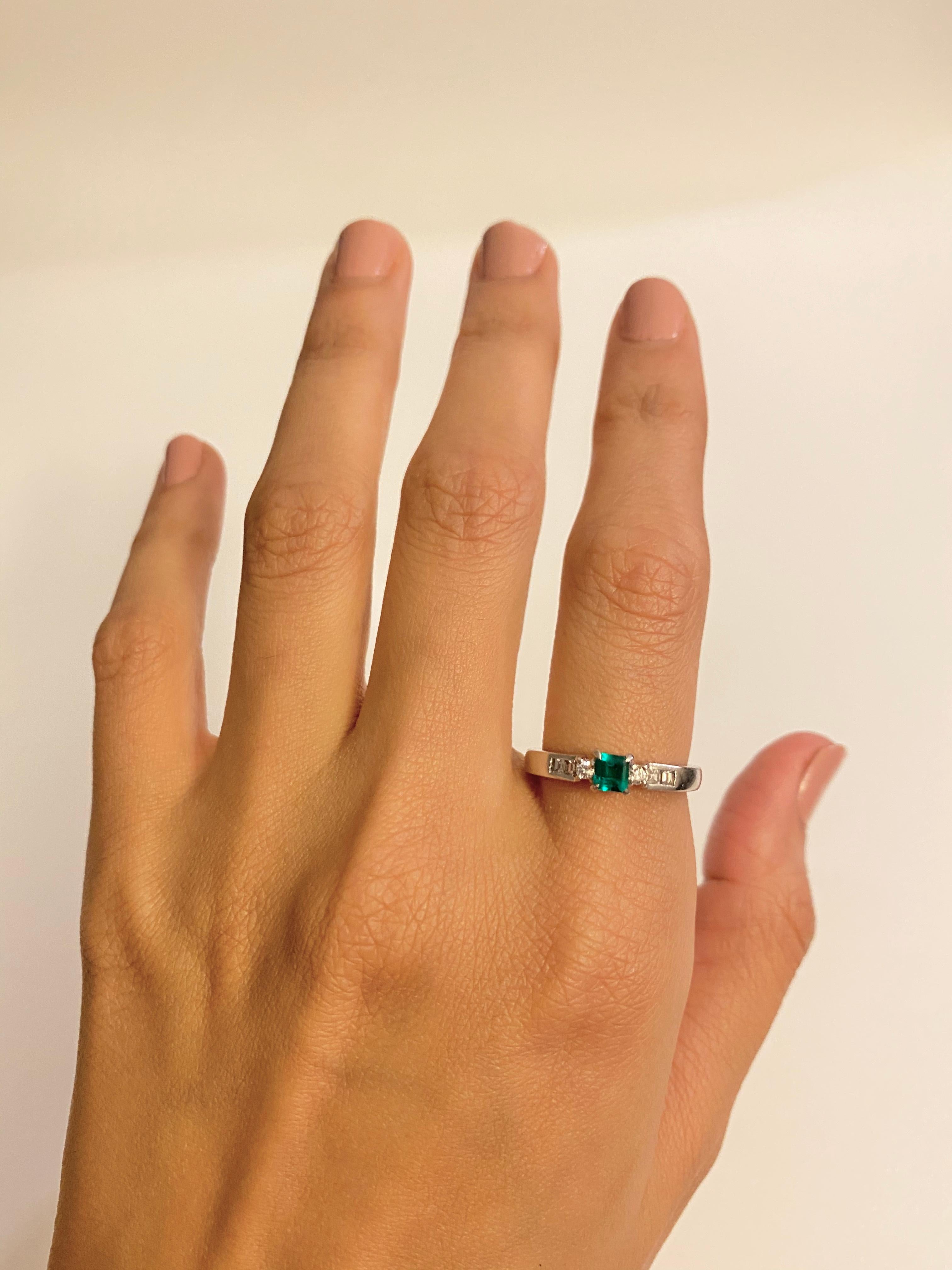 Emerald Cut Vintage Natural Colombian 0.21 Carats Emerald and Diamond Ring, Platinum For Sale