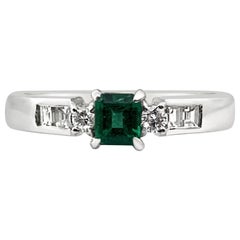 Ring aus Platin mit natürlichem kolumbianischem 0,21 Karat Smaragd und Diamant, Vintage
