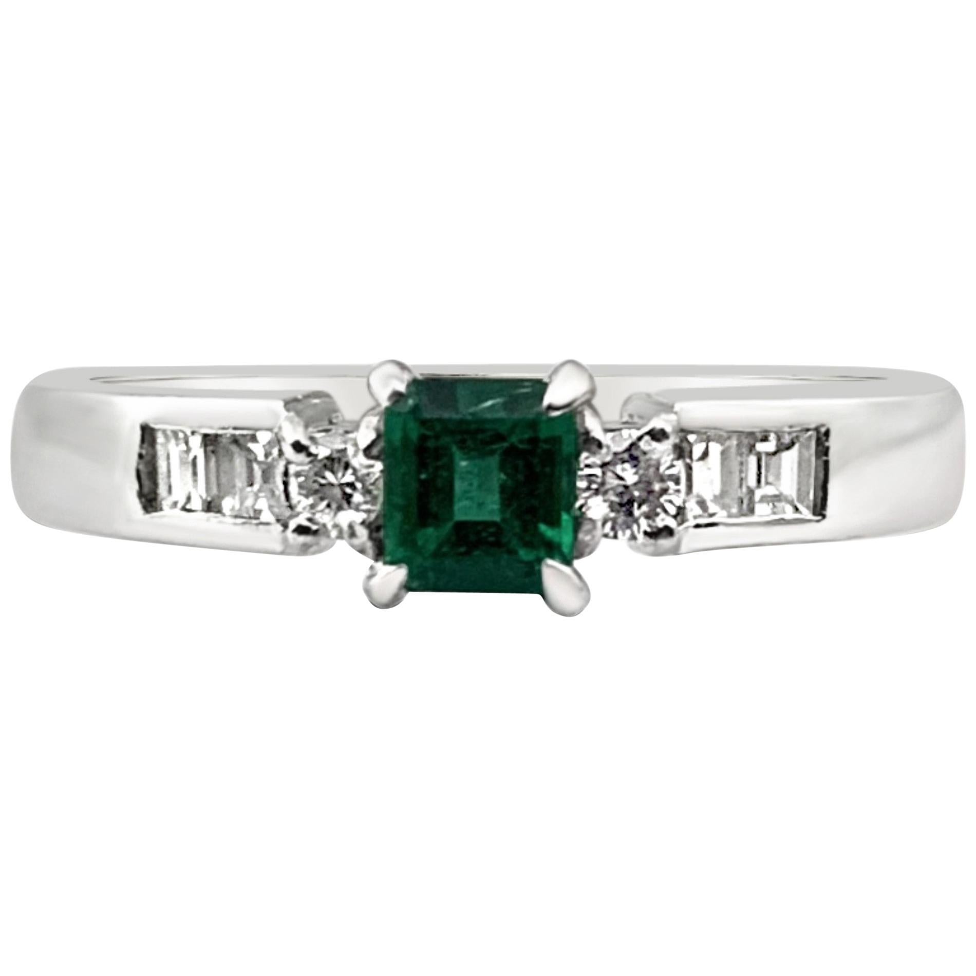 Vintage Natural Colombian 0.21 Carats Emerald and Diamond Ring, Platinum For Sale