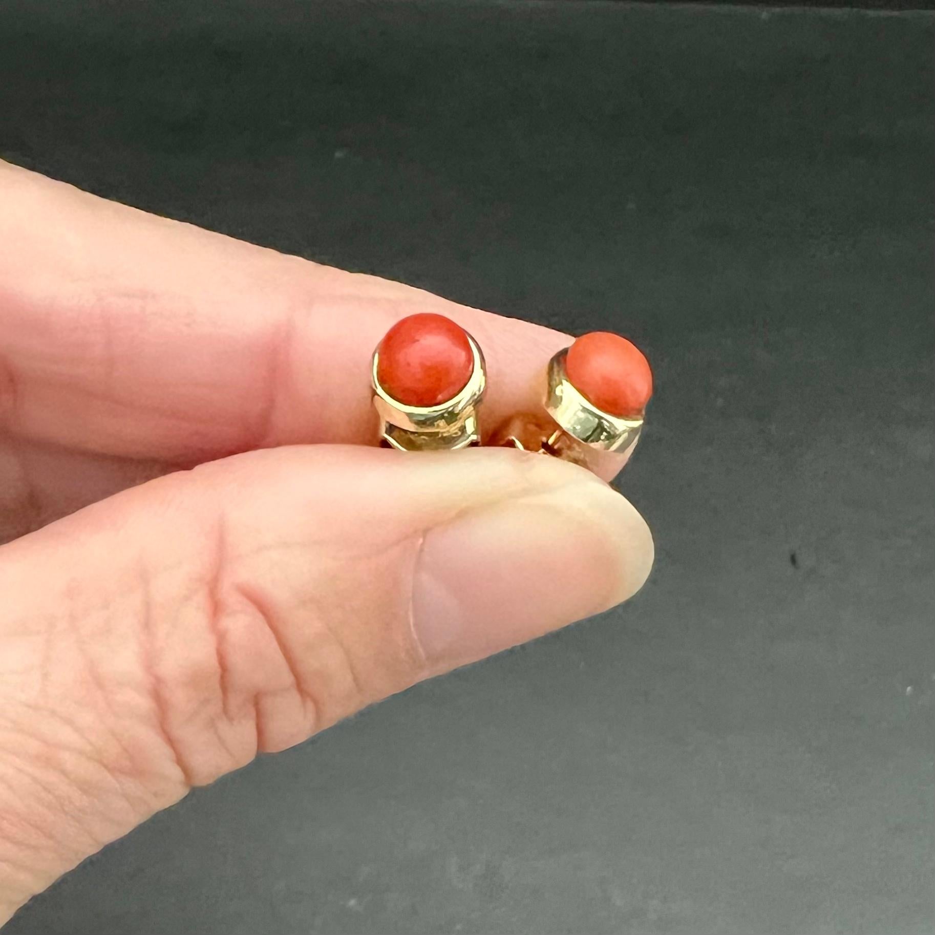 Round Cut Vintage Natural Coral 14K Gold Round Stud Earrings For Sale