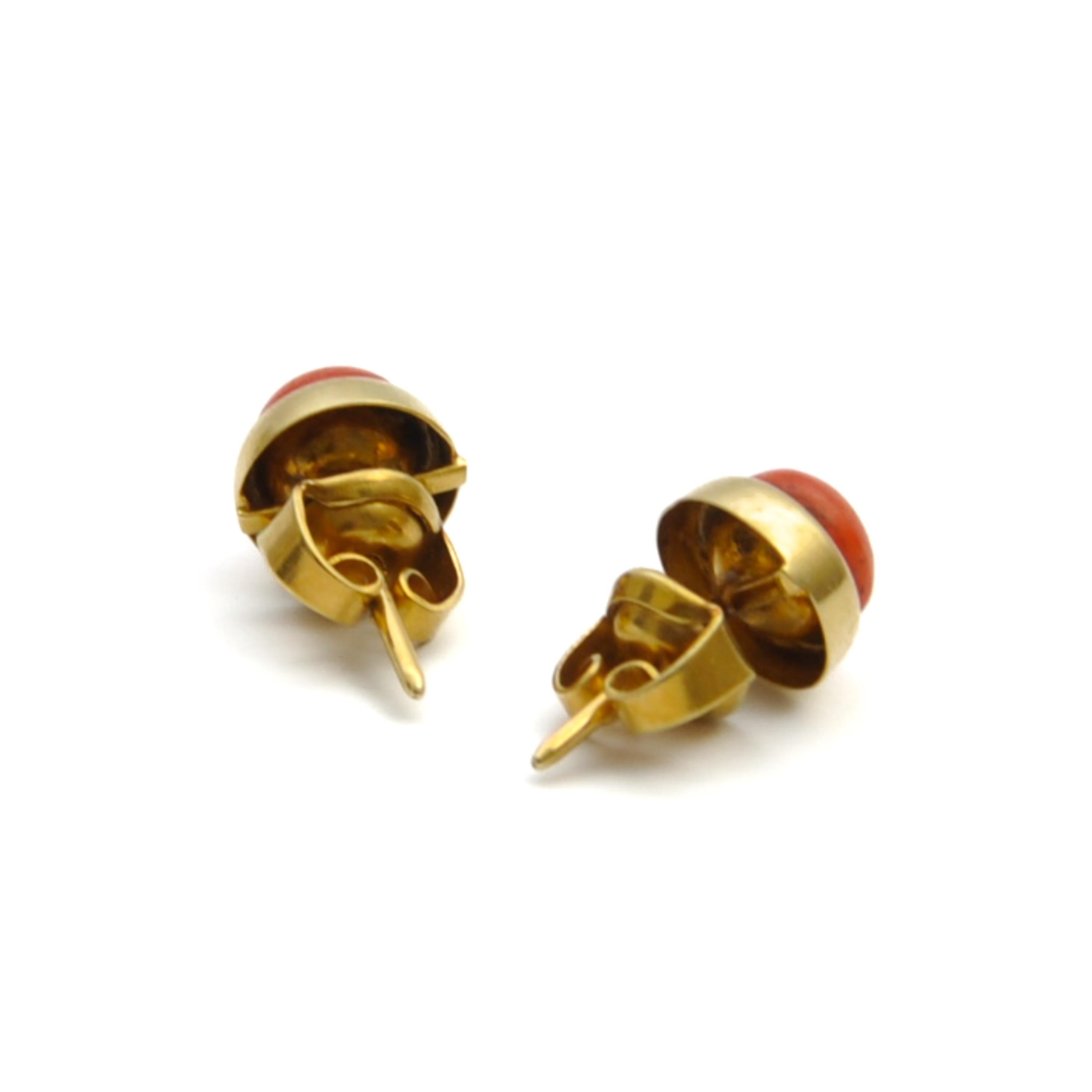 Vintage Natural Coral 14K Gold Round Stud Earrings For Sale 3