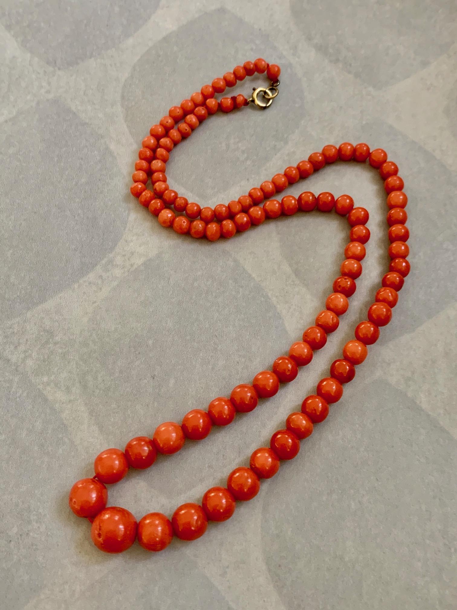 Women's Vintage Natural Coral Graduated Bead Necklace