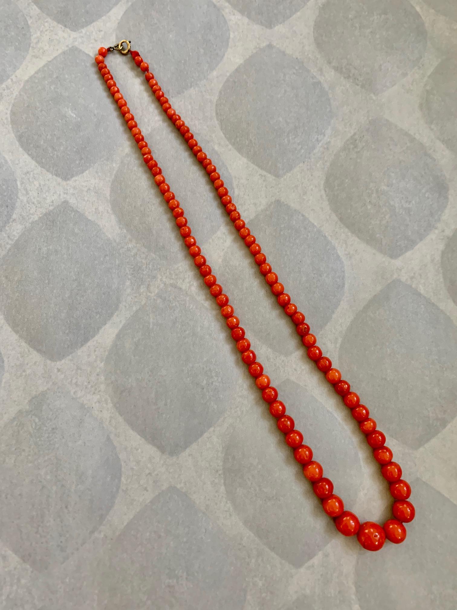 Vintage Natural Coral Graduated Bead Necklace 1