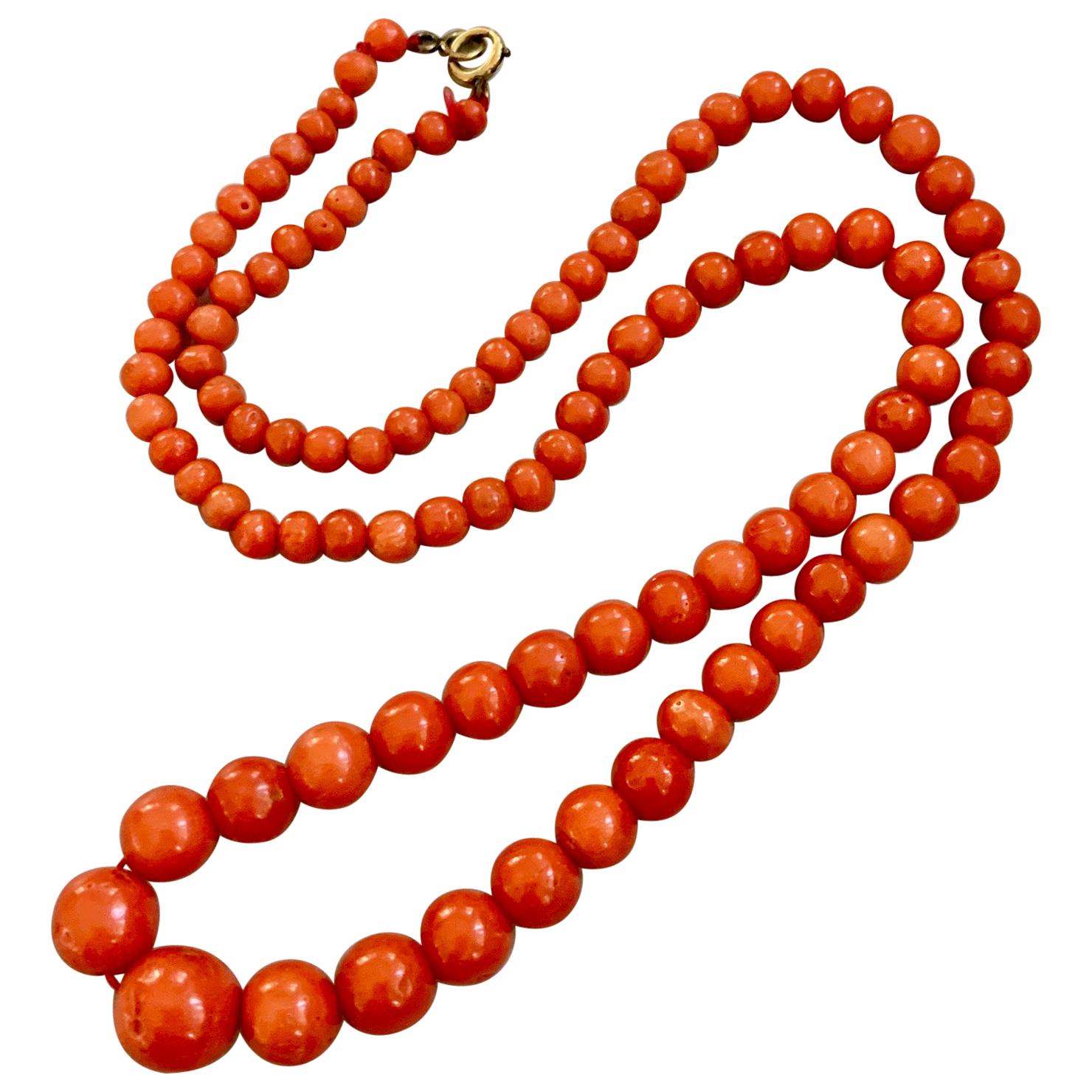 Antique coral necklace Around 1900. Gold plated clasp. W… | Drouot.com