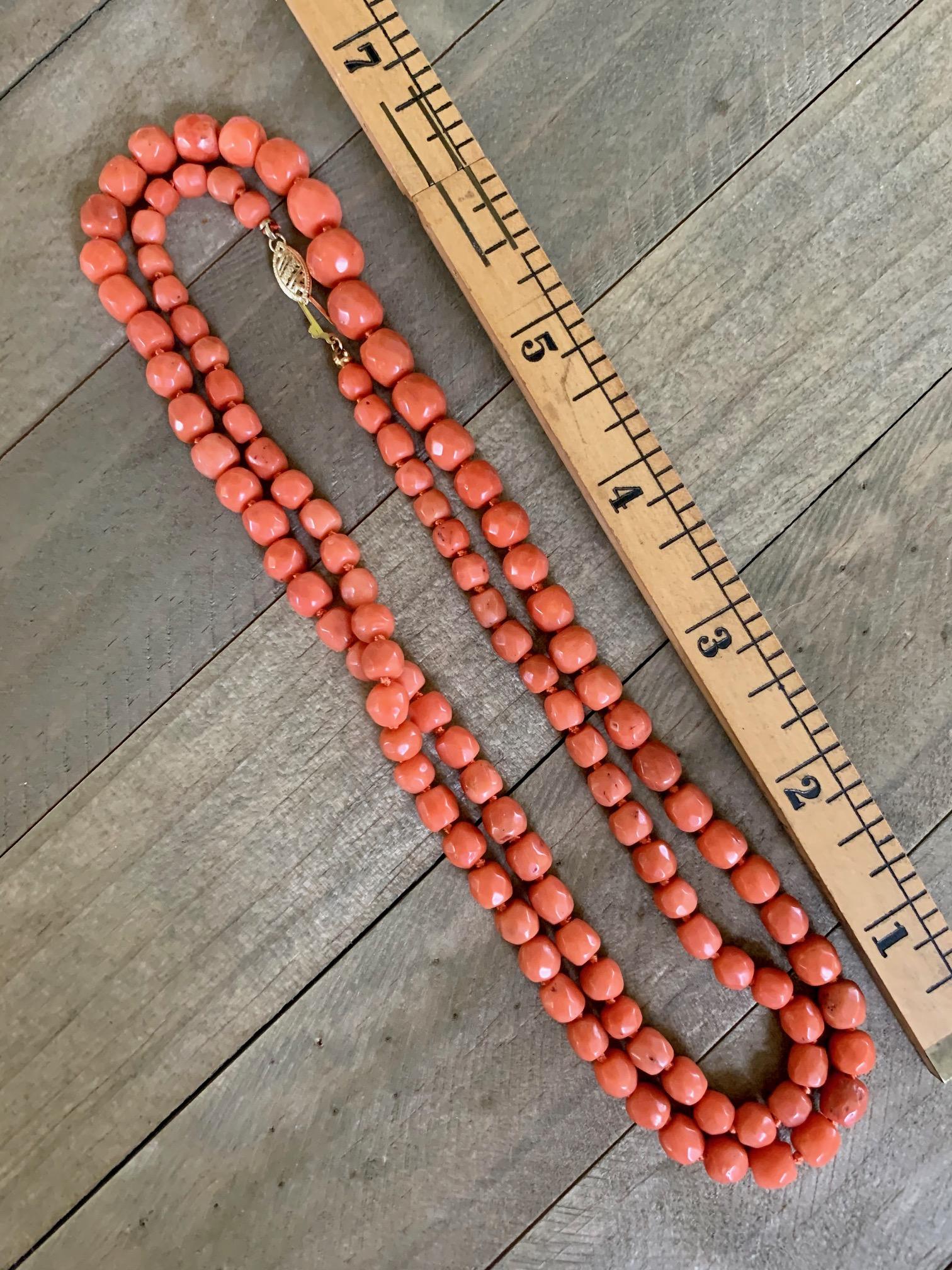 Vintage Natural Coral Graduated Faceted Bead Necklace, 14 Karat Gold Clasp 3