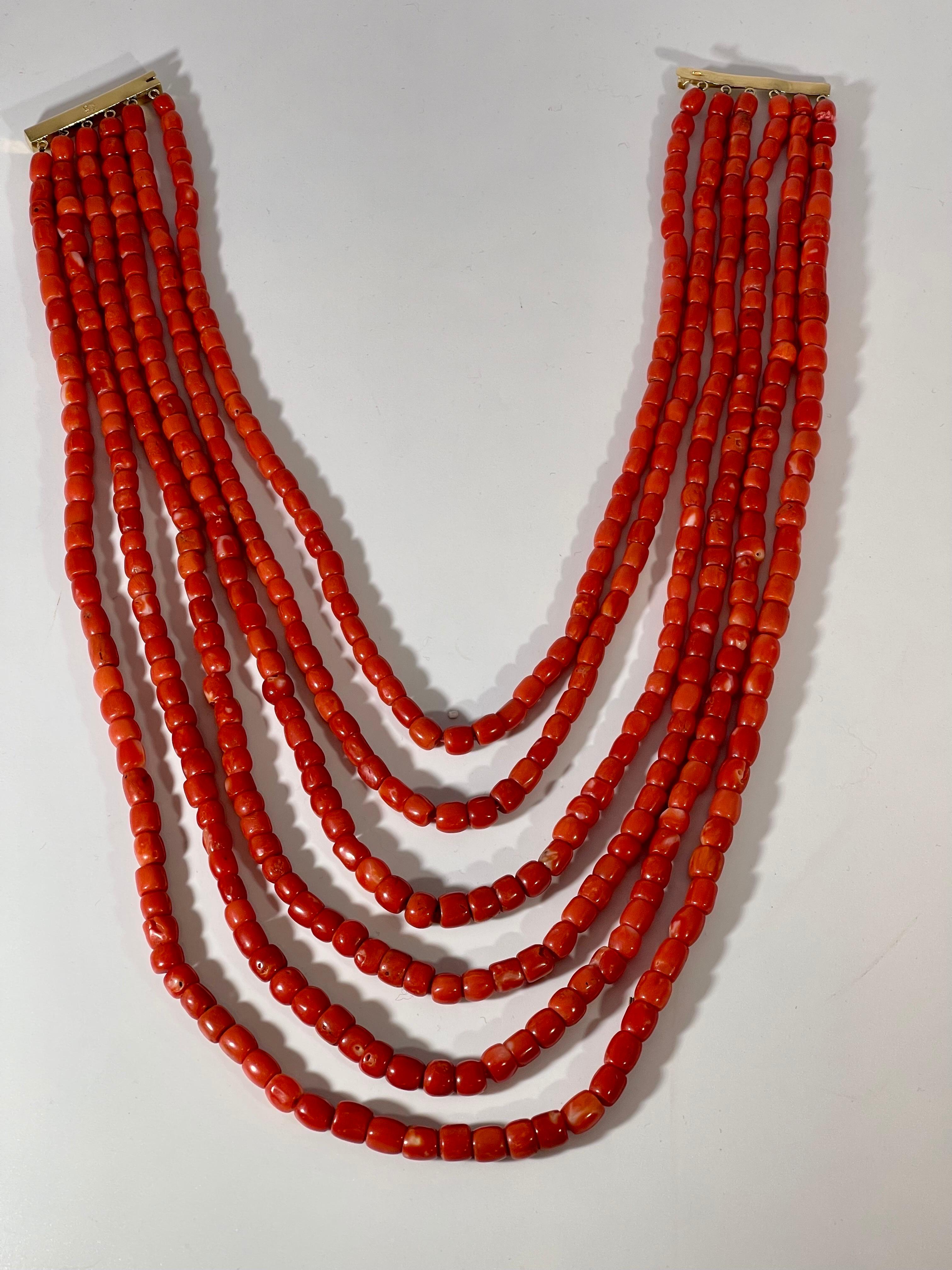 Vintage Natural Coral Multi Layer 6 Strand Bead Necklace 14 KY Gold In Excellent Condition For Sale In New York, NY