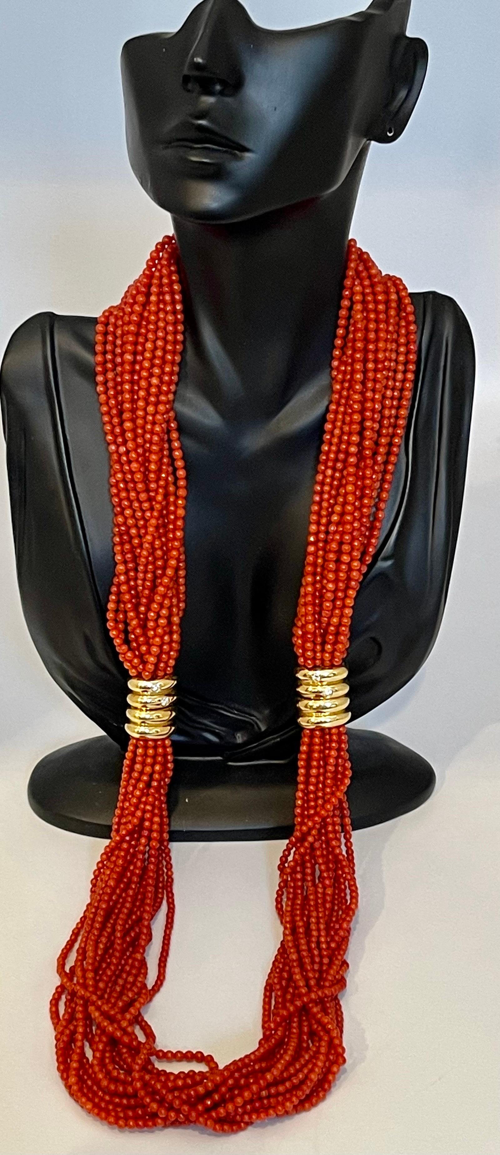Vintage zwei Halsketten, natürliche Koralle, mehrreihige Perlen, 16 Stränge 18 KY Gold im Angebot 1