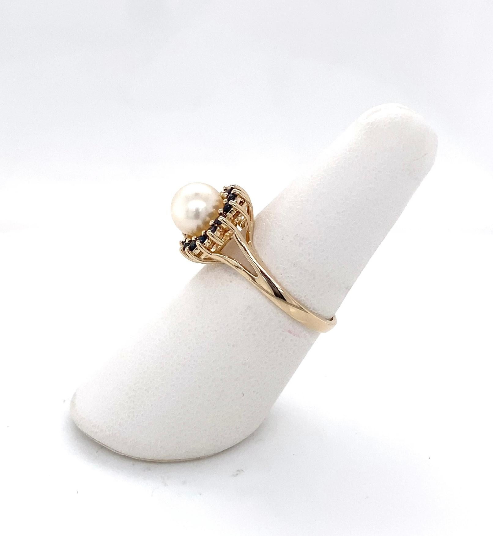 Contemporain Bague vintage style halo en or jaune, perle de culture naturelle et saphir en vente
