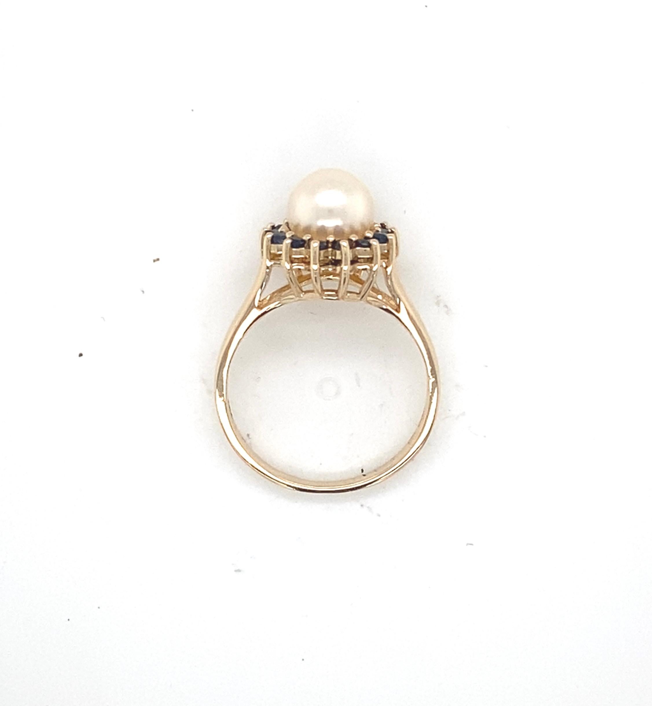 Bague vintage style halo en or jaune, perle de culture naturelle et saphir Unisexe en vente