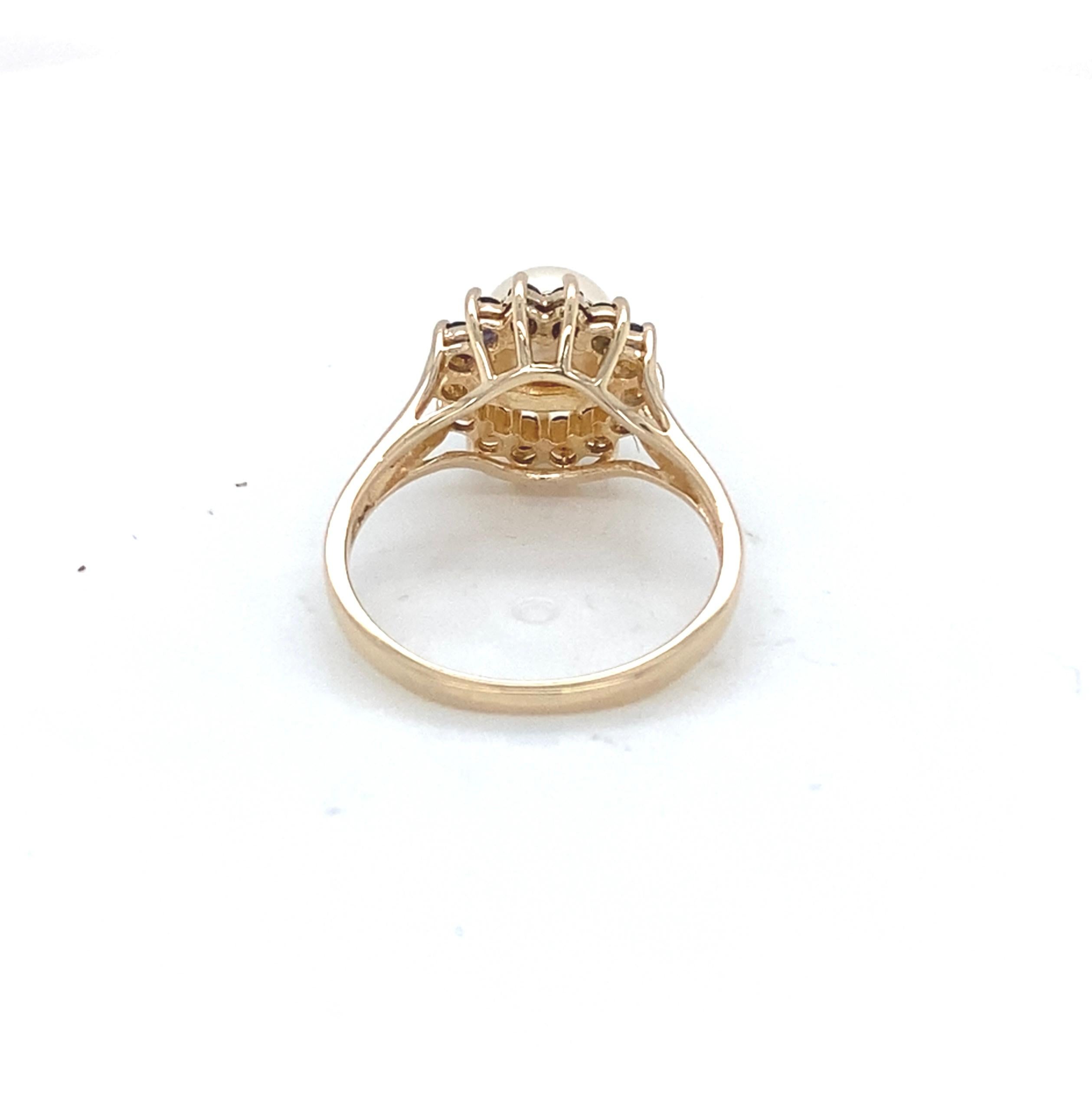 Bague vintage style halo en or jaune, perle de culture naturelle et saphir en vente 1
