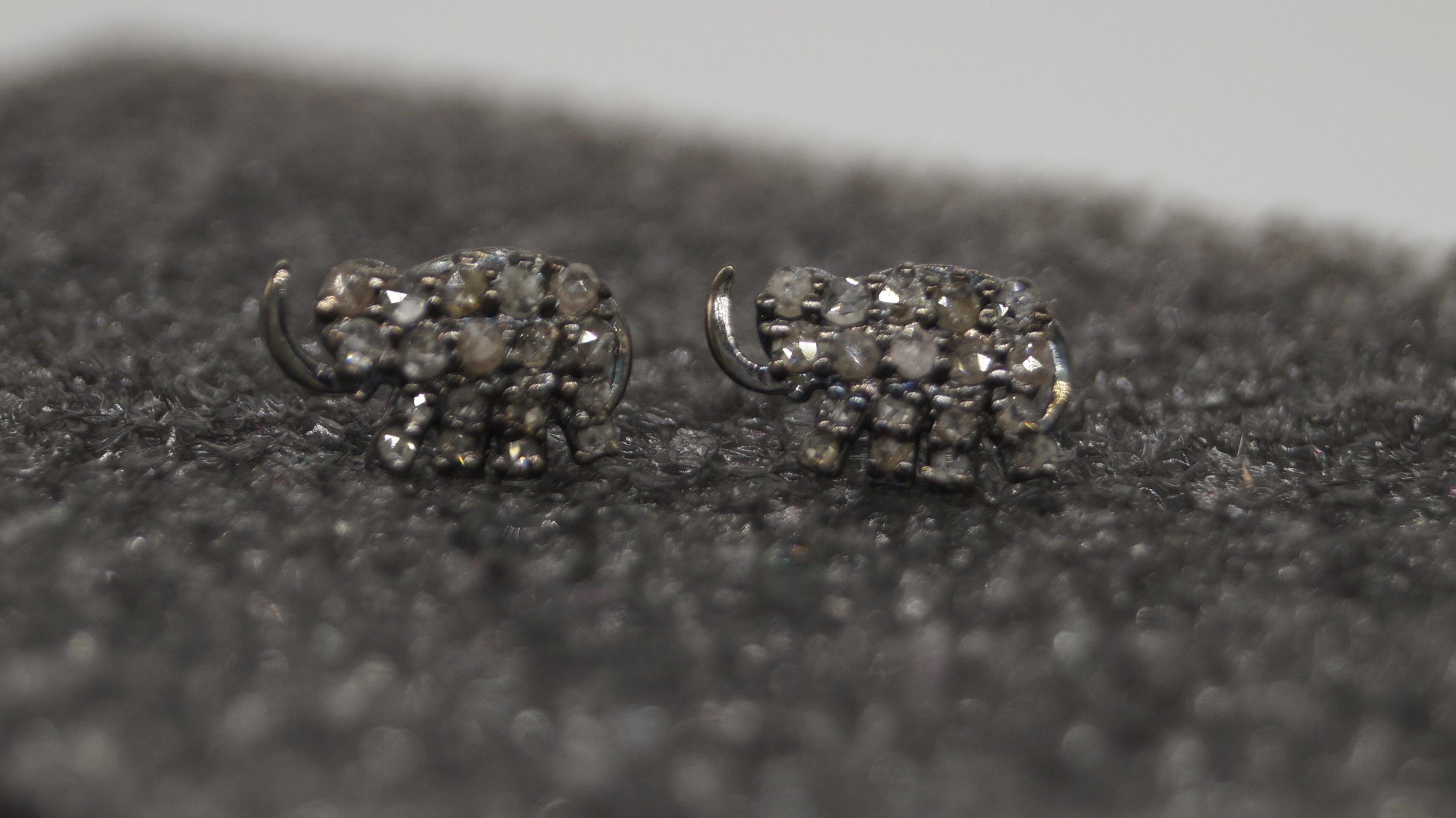 Artisan Vintage Natural diamonds salt and pepper elephant sterling silver earrings studs For Sale