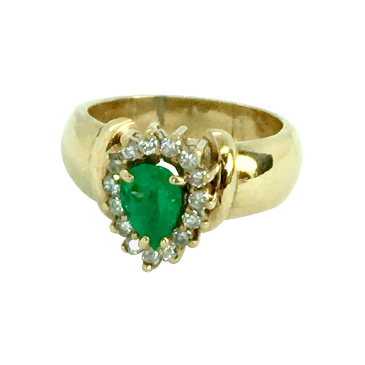 Vintage Natural Emerald and Diamonds Ring 18 Karat For Sale