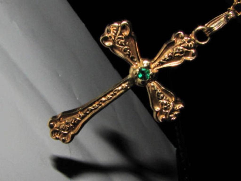 Vintage Natural Emerald Cross Pendant 14 Karat 3