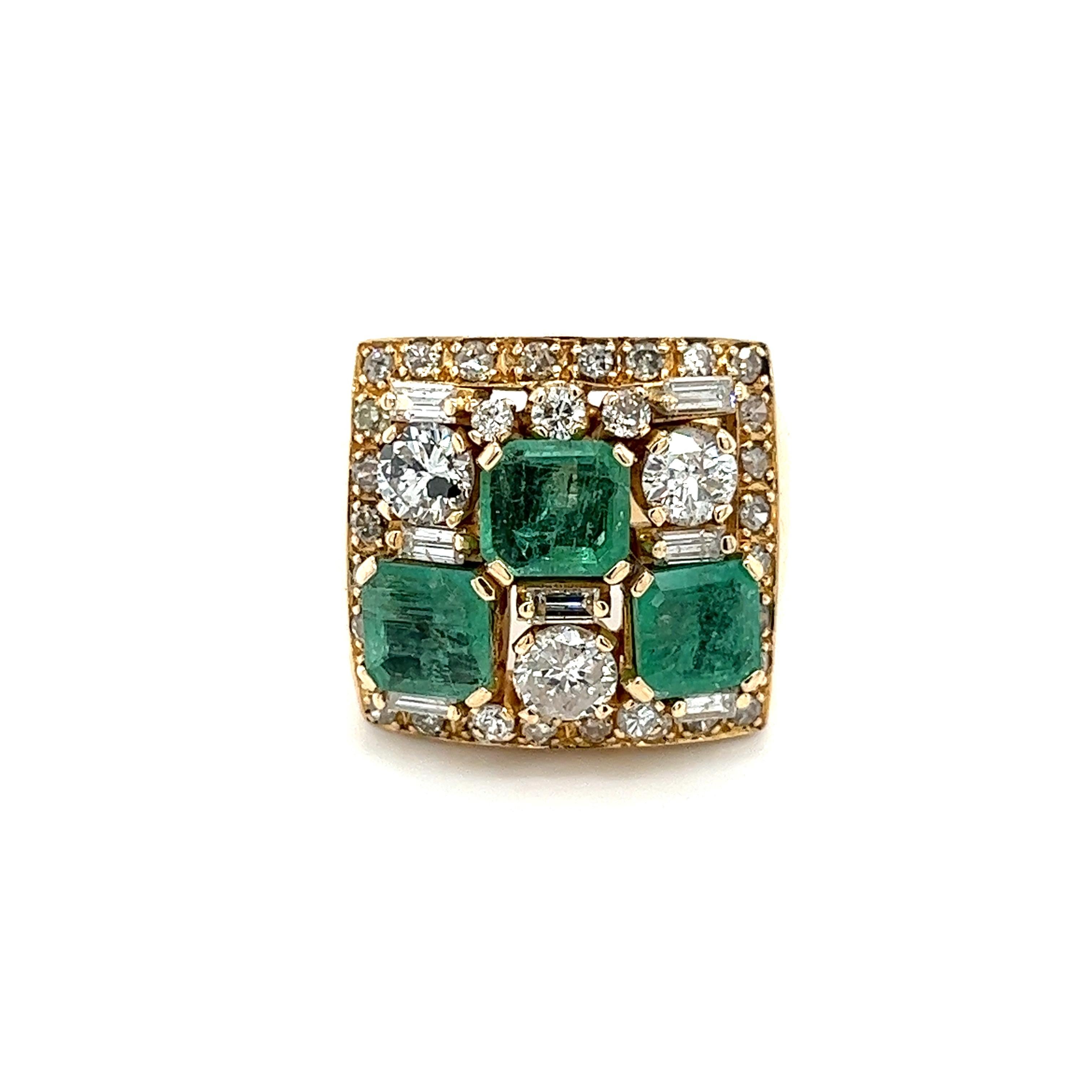 Vintage Natural Emerald & Diamond Earring and Ring Jewelry Set in 18k Gold For Sale 1