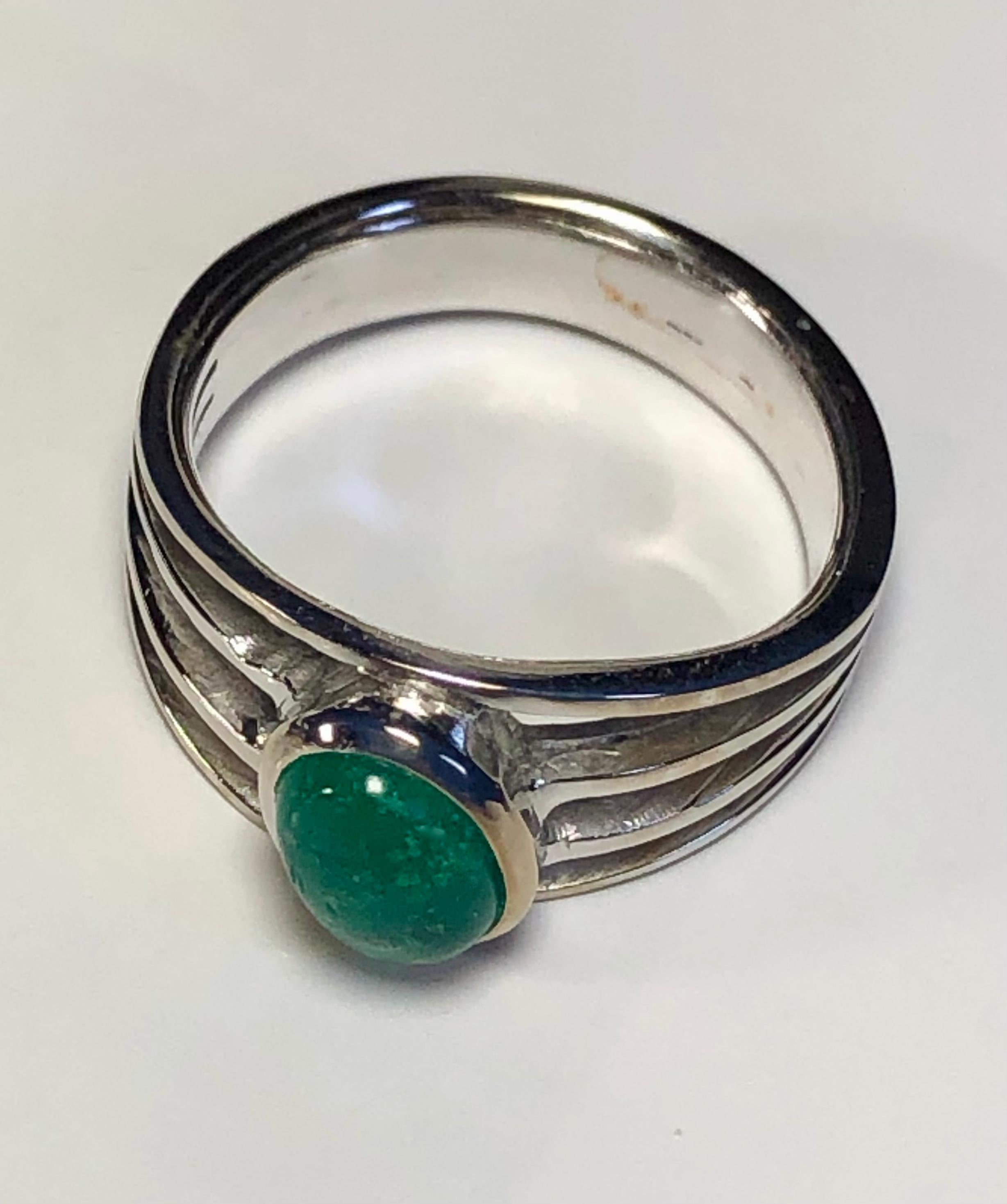 Vintage Natural Emerald Solitaire Ring 18K White Gold For Sale 2