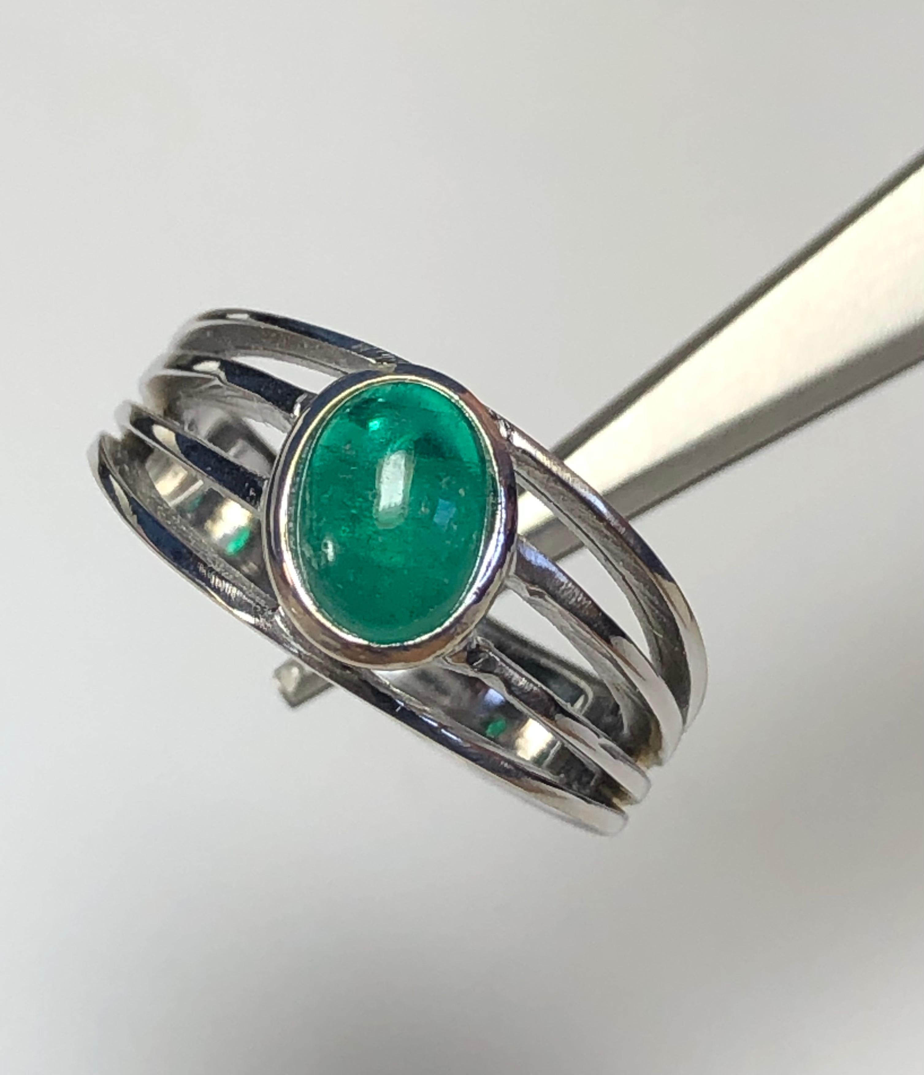 Vintage Natural Emerald Solitaire Ring 18K White Gold For Sale 4
