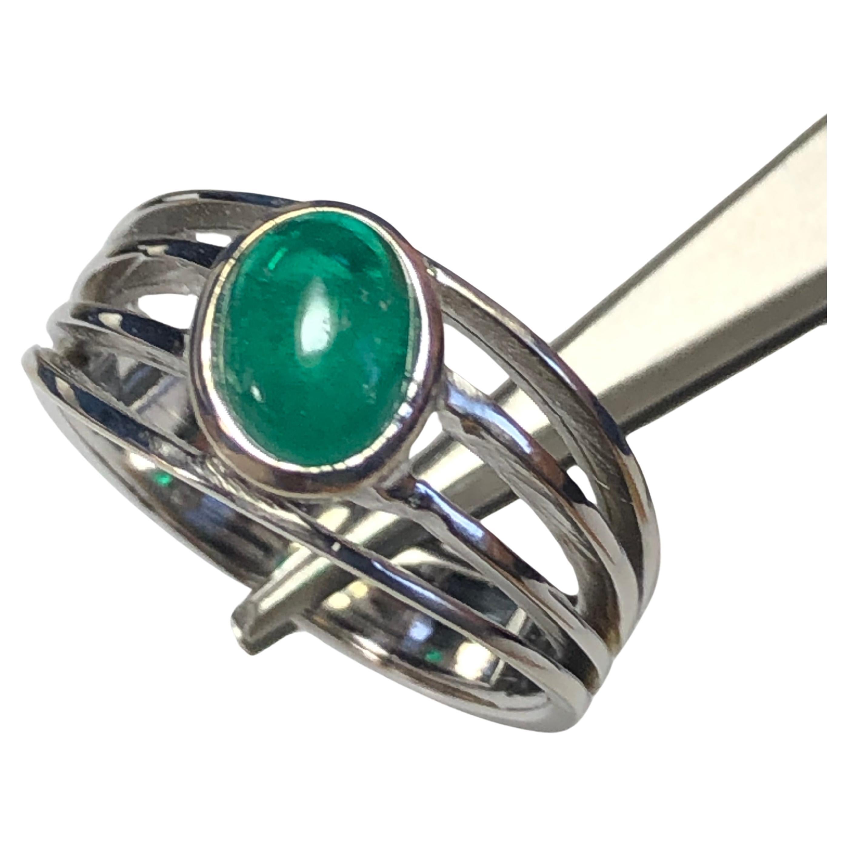 Vintage Natural Emerald Solitaire Ring 18K White Gold For Sale 3