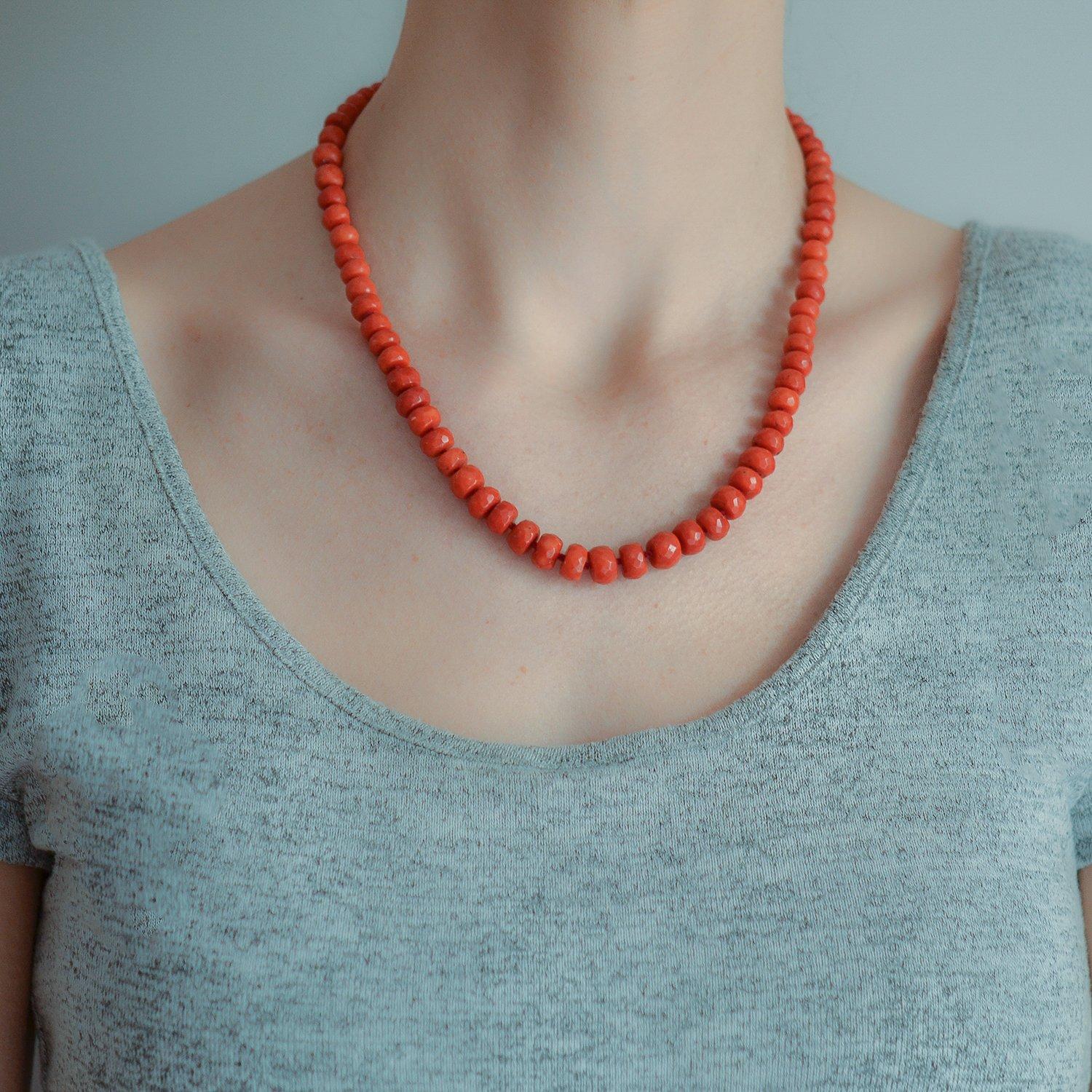 Vintage Natural Faceted Coral Beaded Necklace In Good Condition For Sale In Narberth, PA