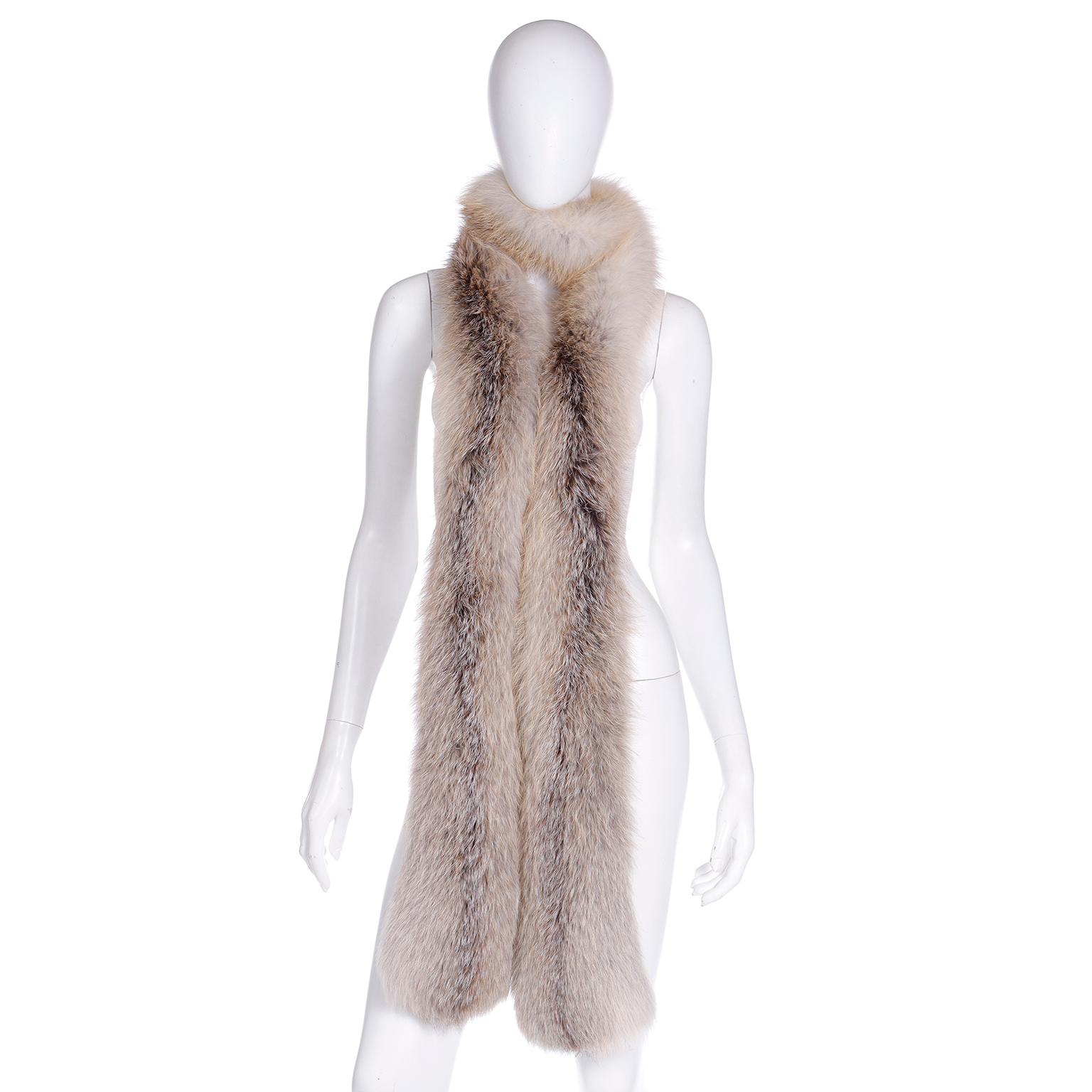 Vintage Natural Fox Fur Extra Long Boa Style Stole Wrap In Excellent Condition For Sale In Portland, OR