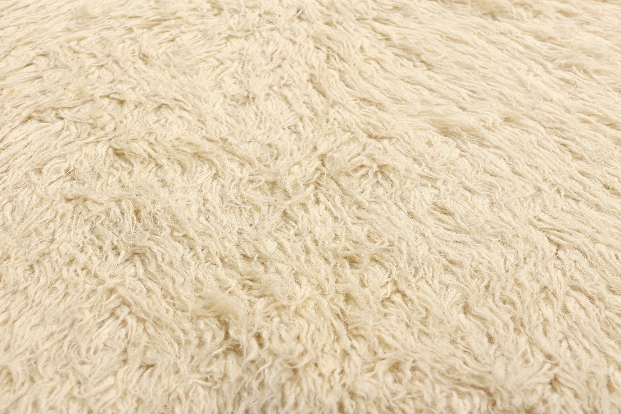 Tapis Flokati grec naturel de style moderne du milieu du siècle dernier en vente 4