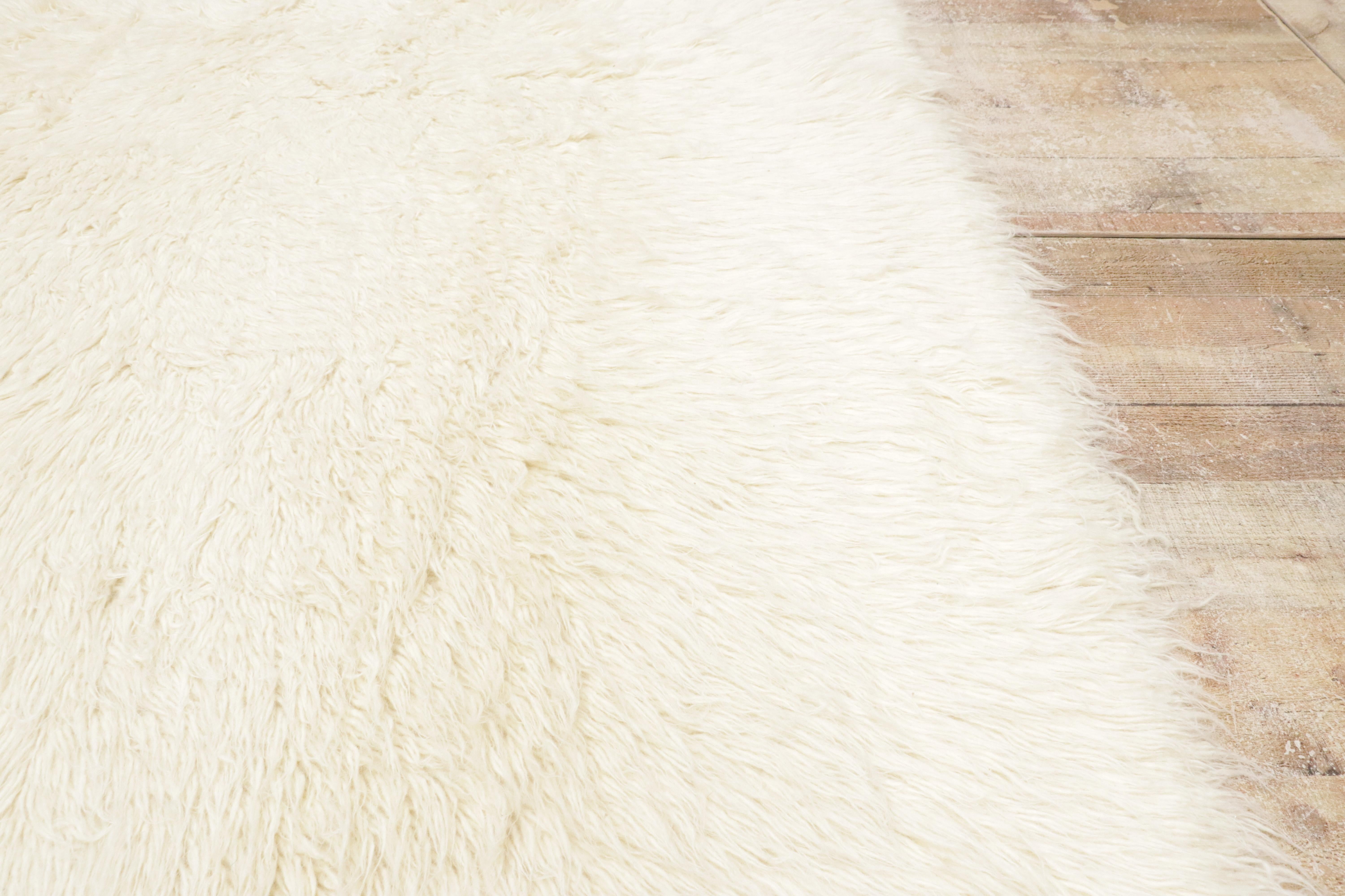 Alfombra Flokati Griega Natural de 1960 con Estilo Moderno Orgánico en venta 5