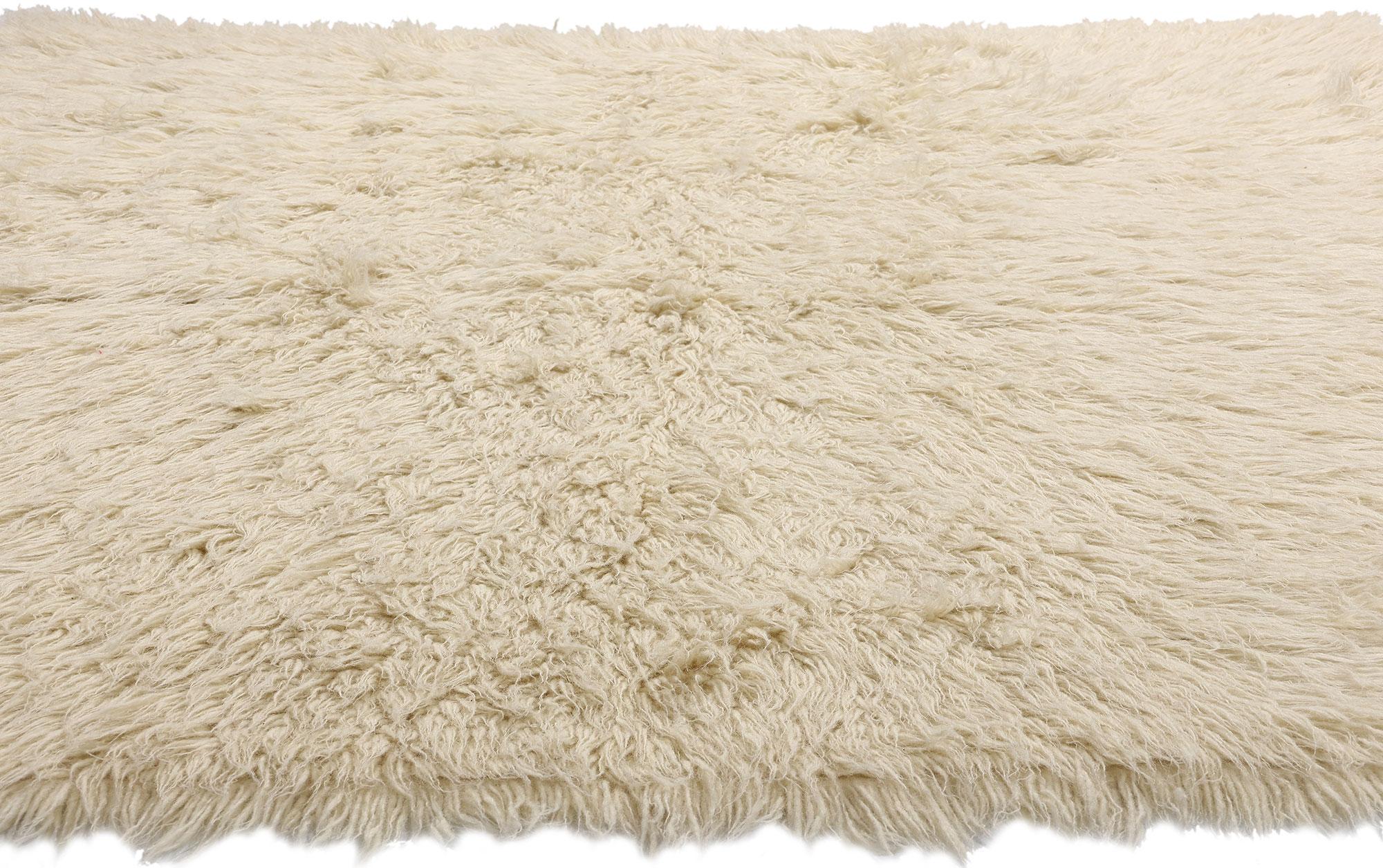 Hand-Woven Vintage Natural Greek Flokati Rug with Mid-Century Modern Style For Sale