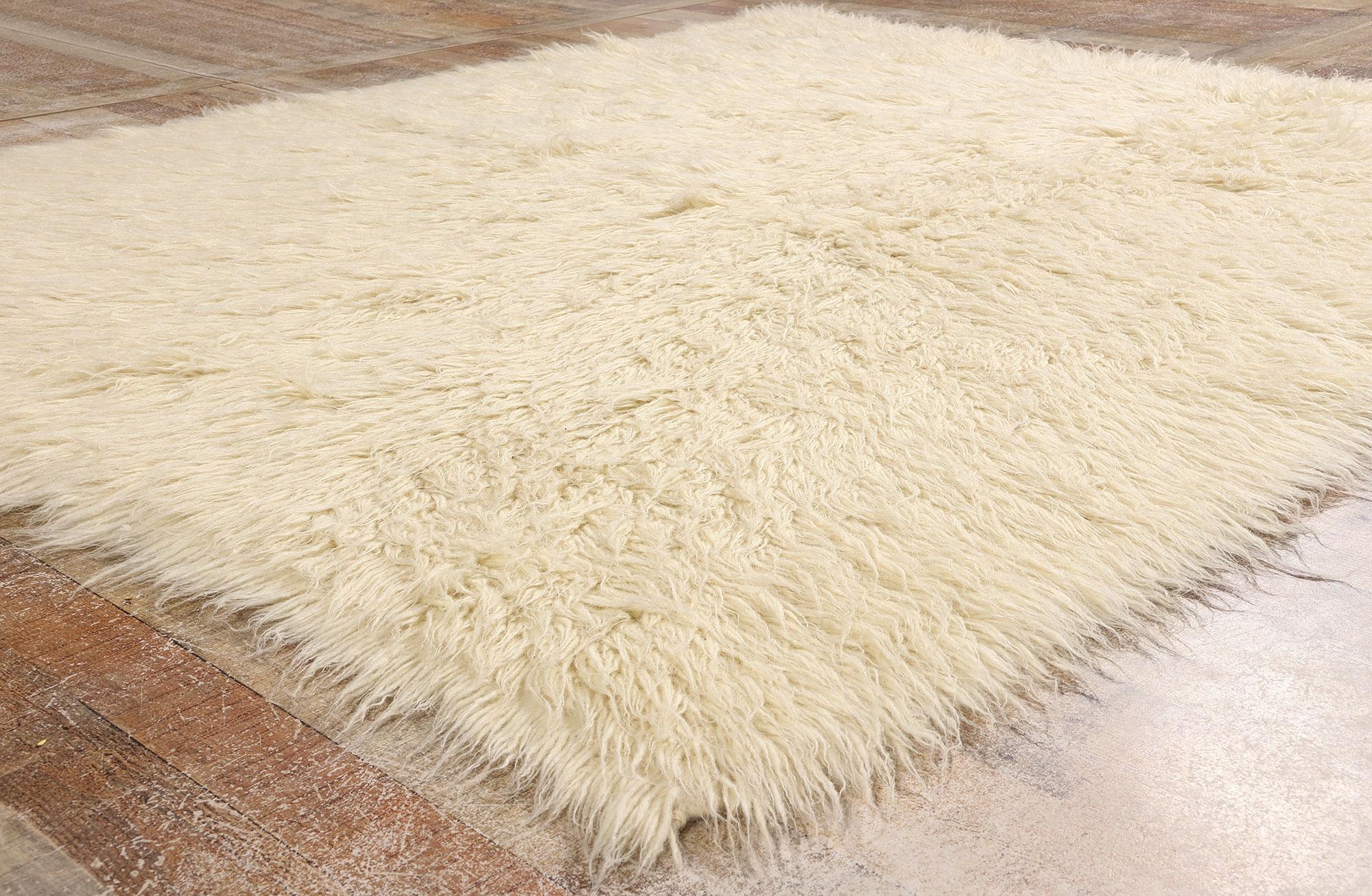 Vintage Natural Greek Flokati Rug with Mid-Century Modern Style For Sale 1