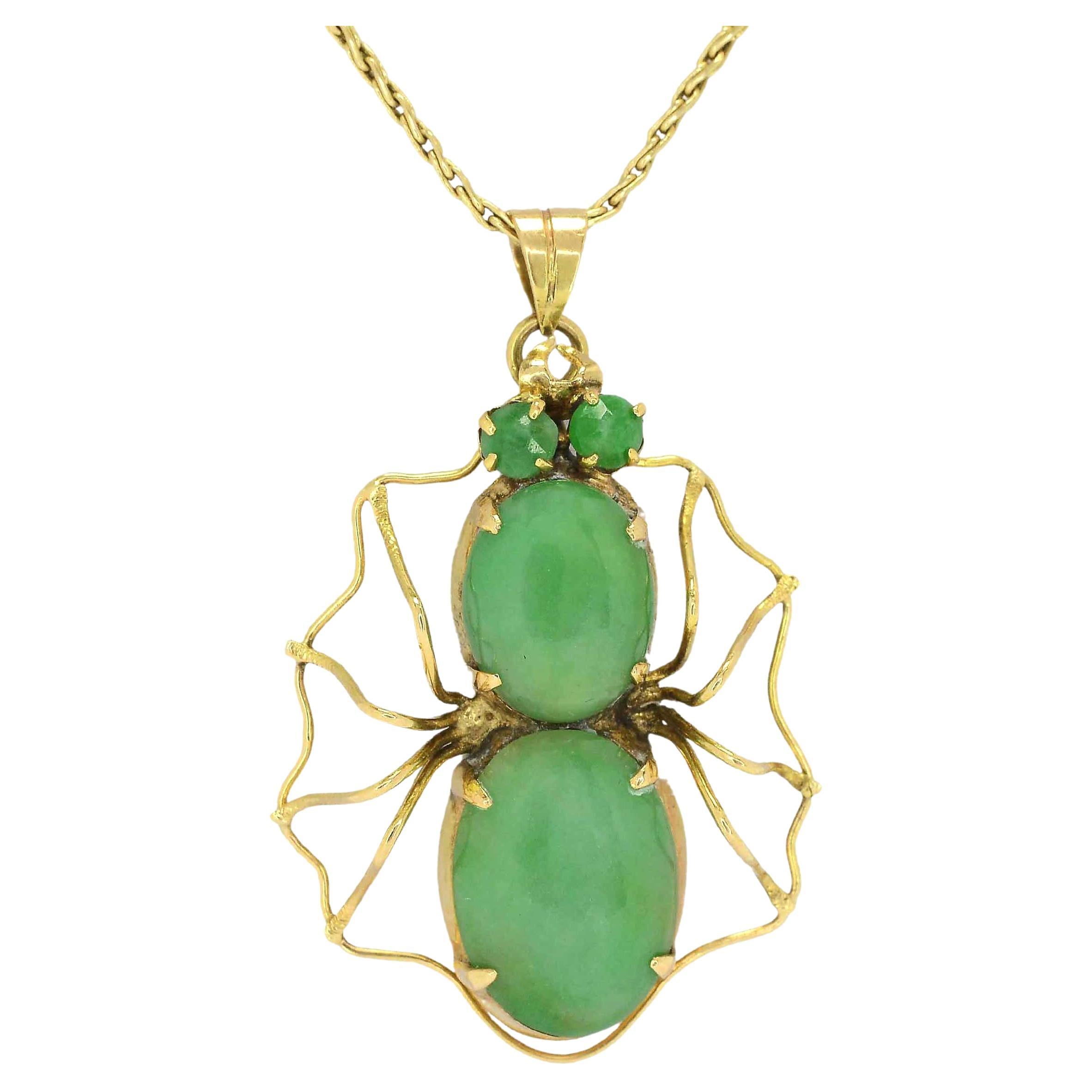 Collier pendentif vintage à épingle araignée en jade naturel en vente