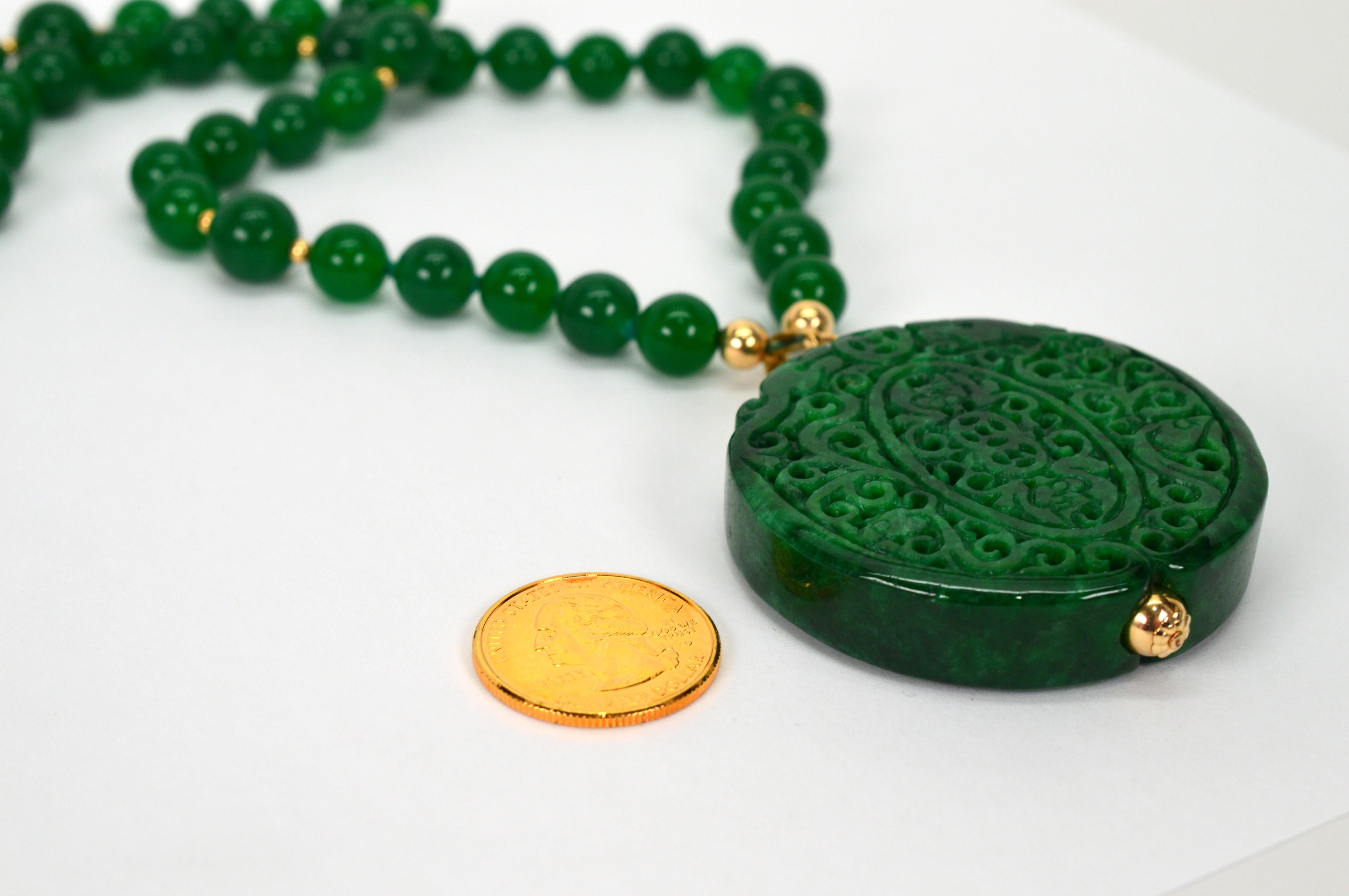 Vintage Natural Jadeite Beaded 12 Karat Necklace with Carved Medallion Pendant For Sale 8