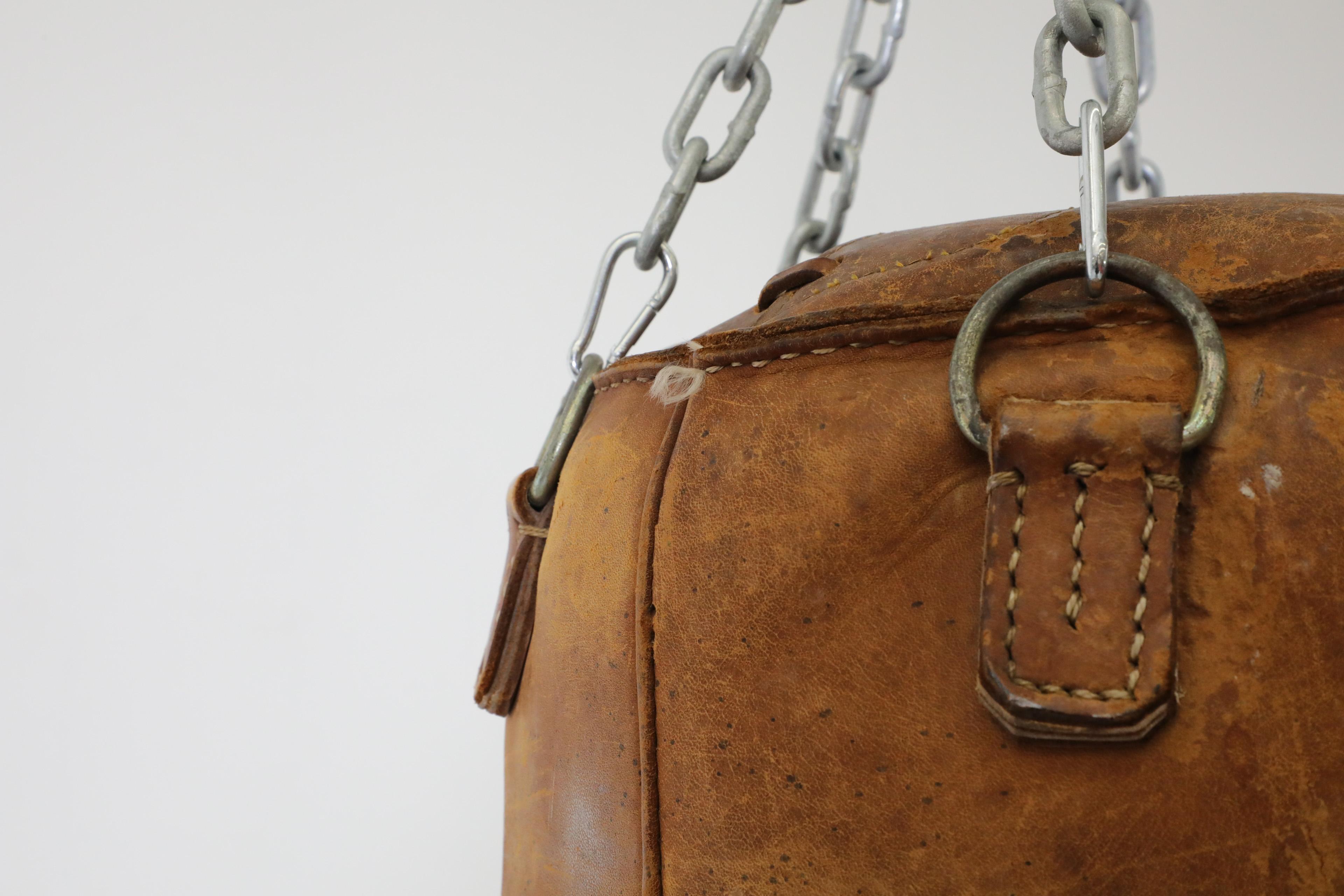 Vintage Punching Bag aus natürlichem Leder im Angebot 3