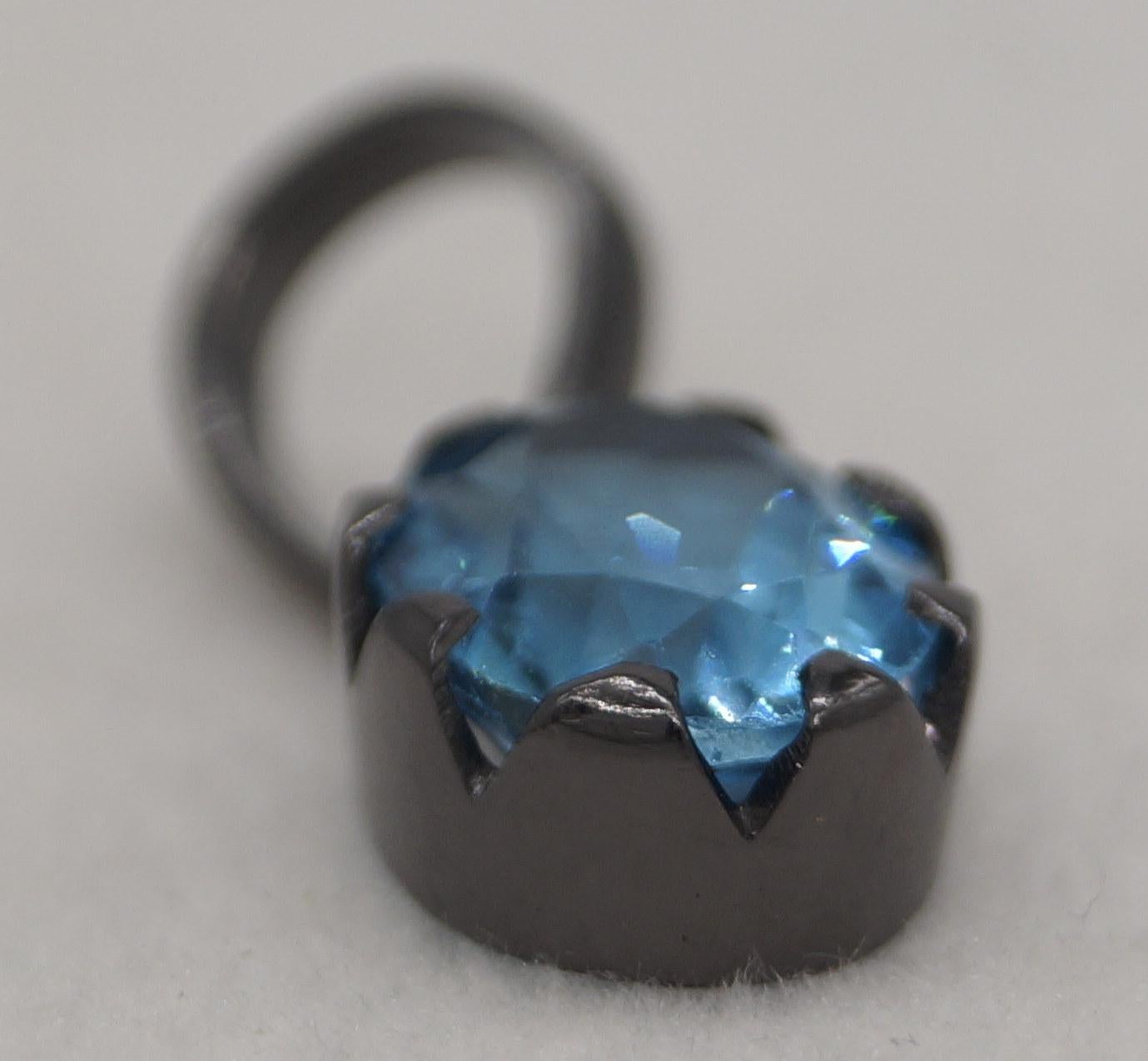 da uomo o donna Ciondolo d'argento con topazio blu di Londra naturale d'epoca Placcatura in oro nero in vendita