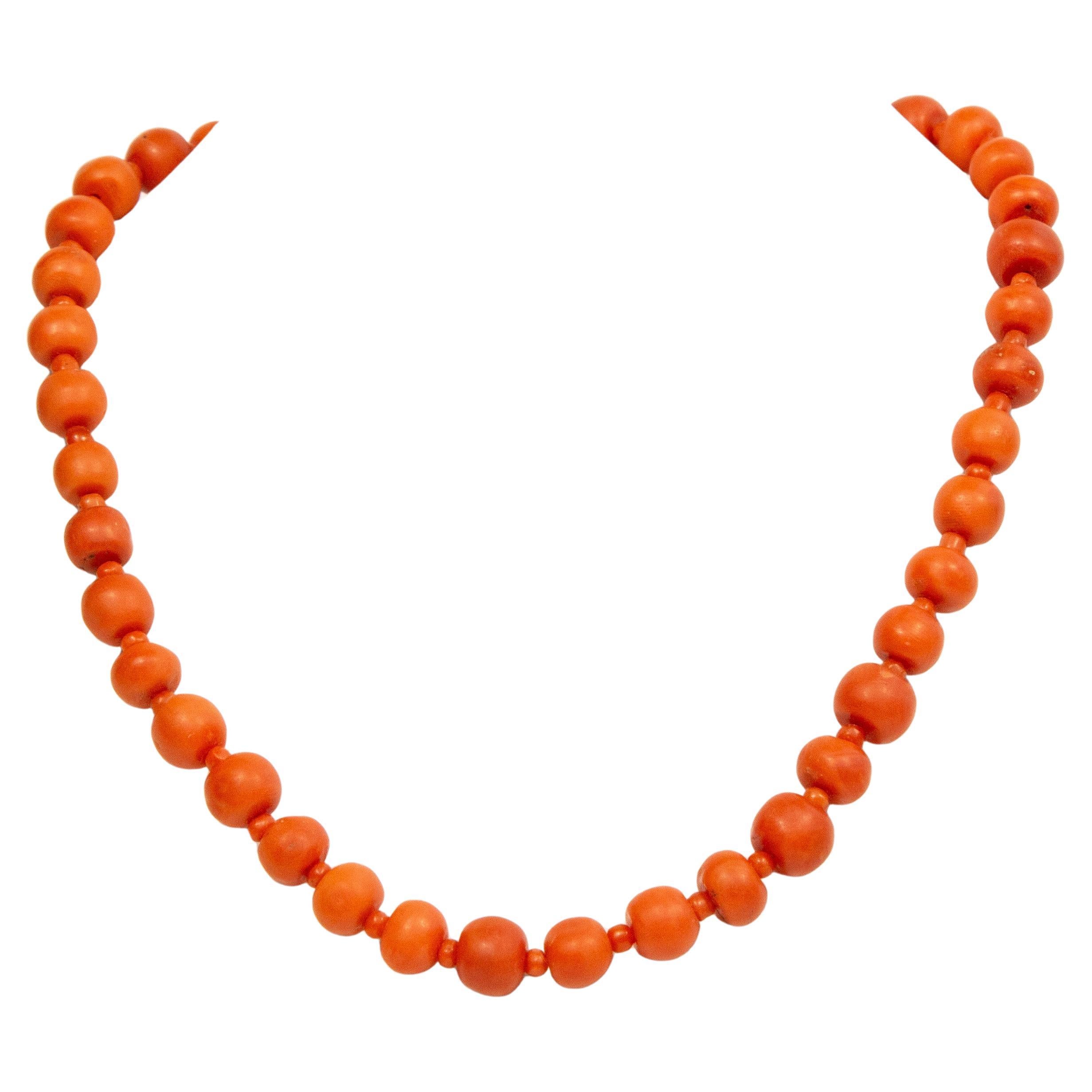 Collar Vintage de Coral de Sangre Natural No Teñido con Cierre de Oro de 14 Kilates