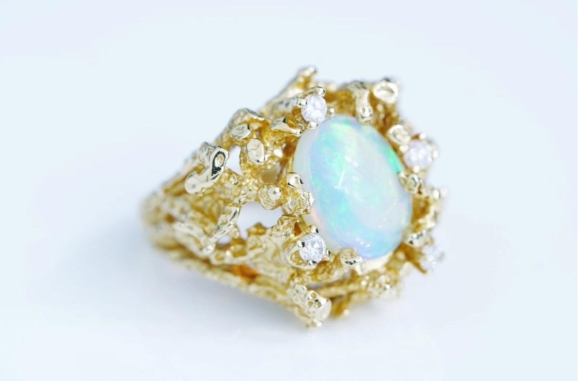 Anello di diamanti opale naturale d'epoca Brutalista in oro giallo 14k Cocktail Estate In condizioni buone in vendita a Boca Raton, FL