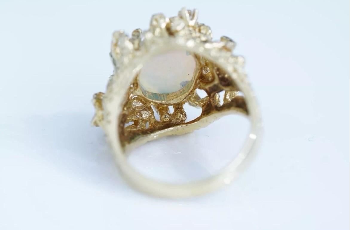 Anello di diamanti opale naturale d'epoca Brutalista in oro giallo 14k Cocktail Estate in vendita 2
