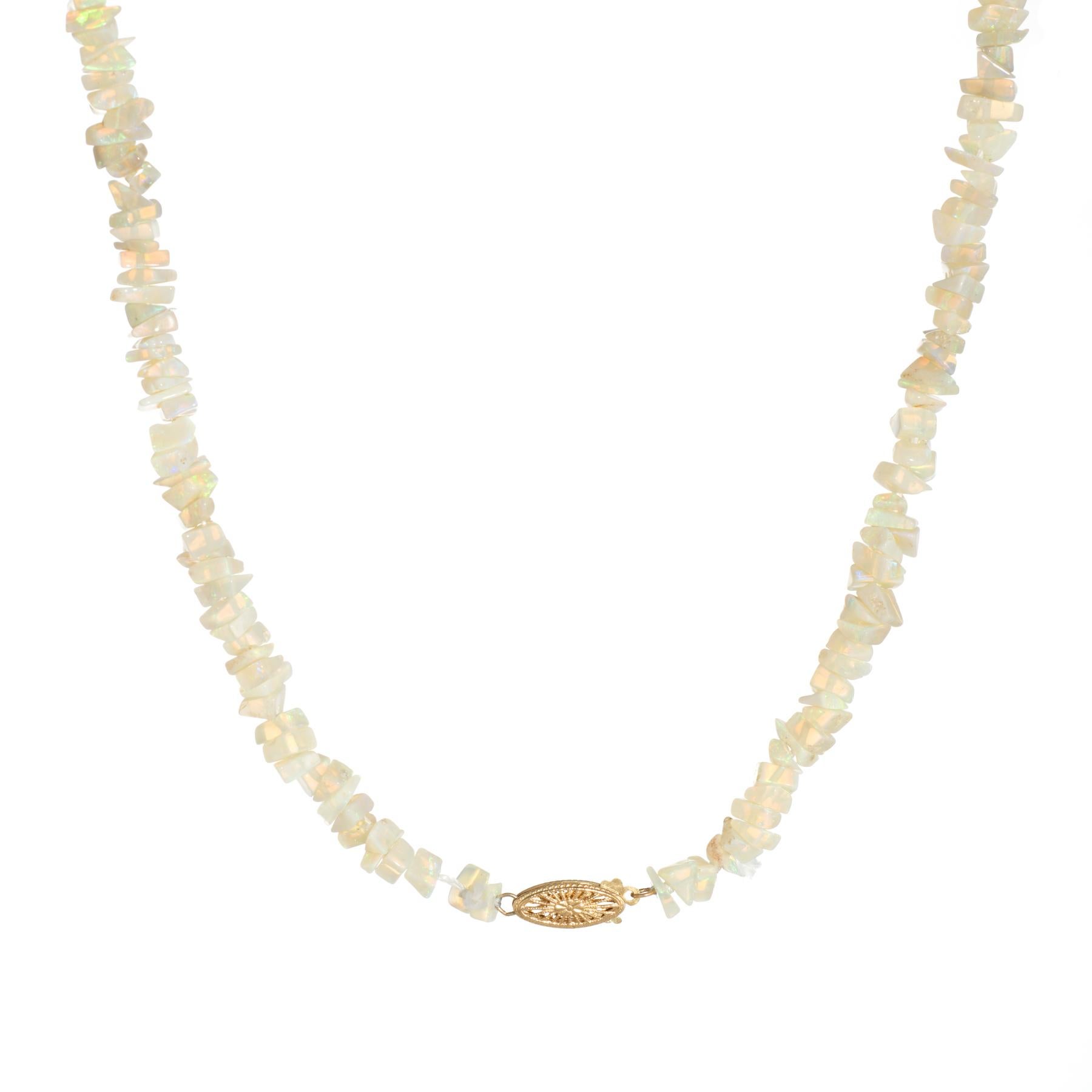 Halskette mit natürlichem Opal 14k Gelbgold Verschluss Freiform Rohschliff Perle (Moderne) im Angebot