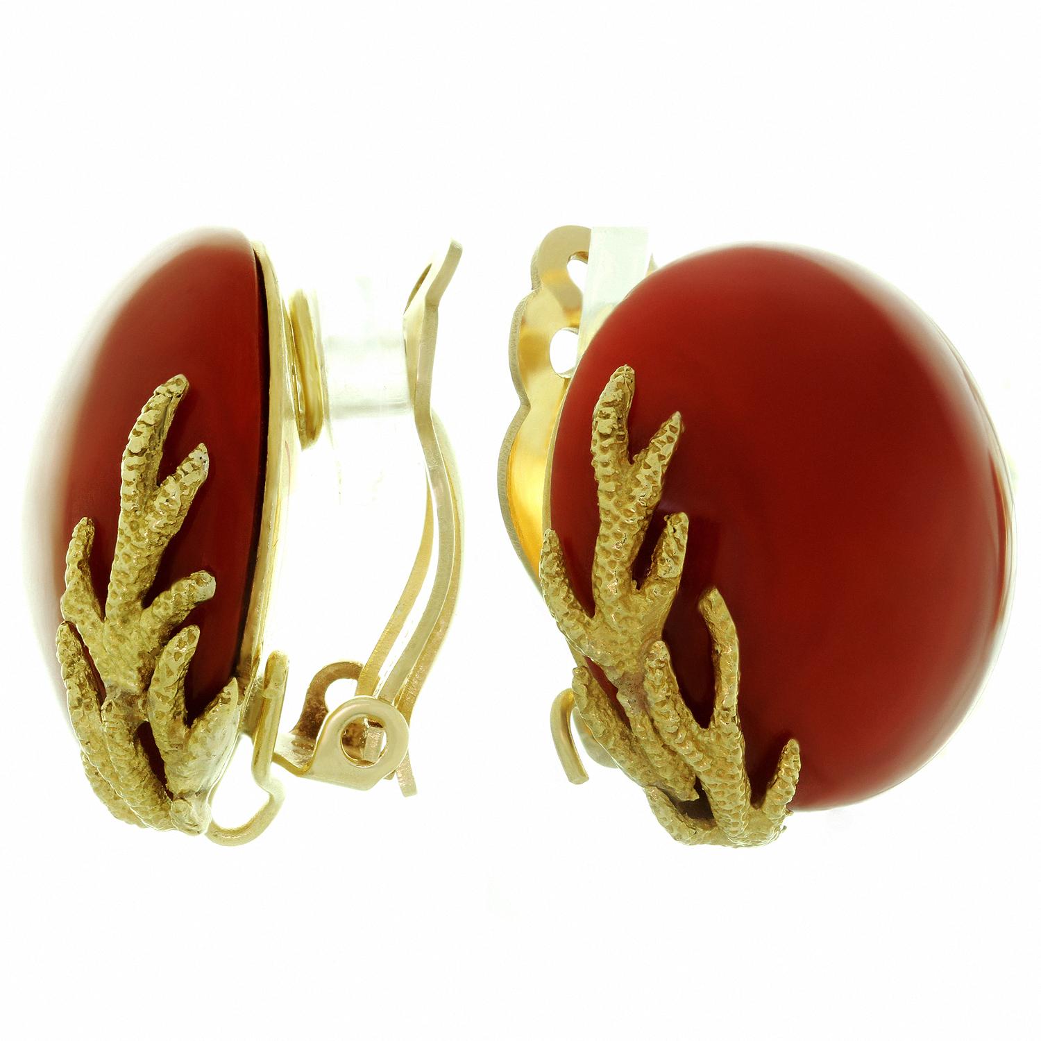 Round Cut Vintage Natural Oxblood Coral Yellow Gold Clip-On Earrings For Sale