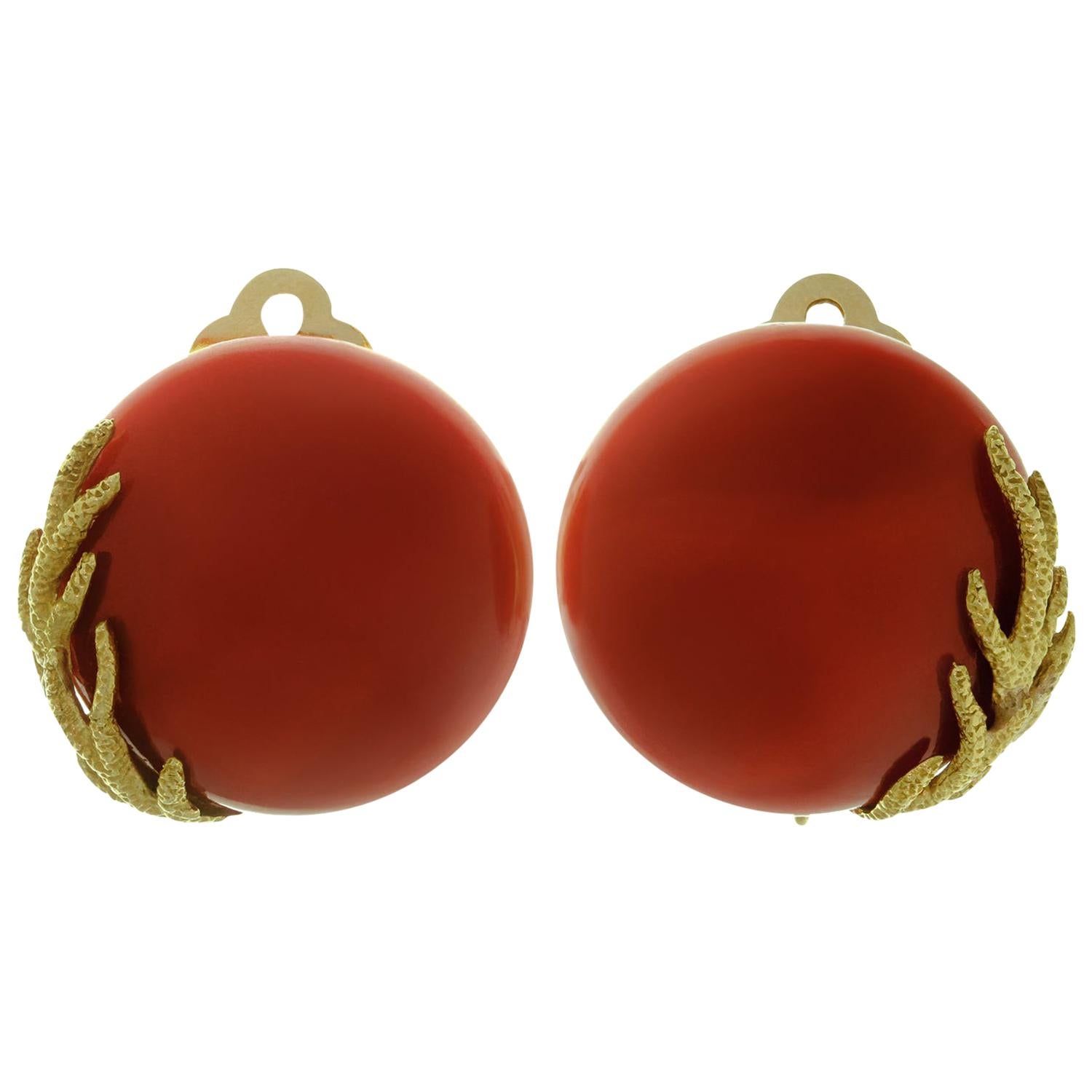 Vintage Natural Oxblood Coral Yellow Gold Clip-On Earrings For Sale