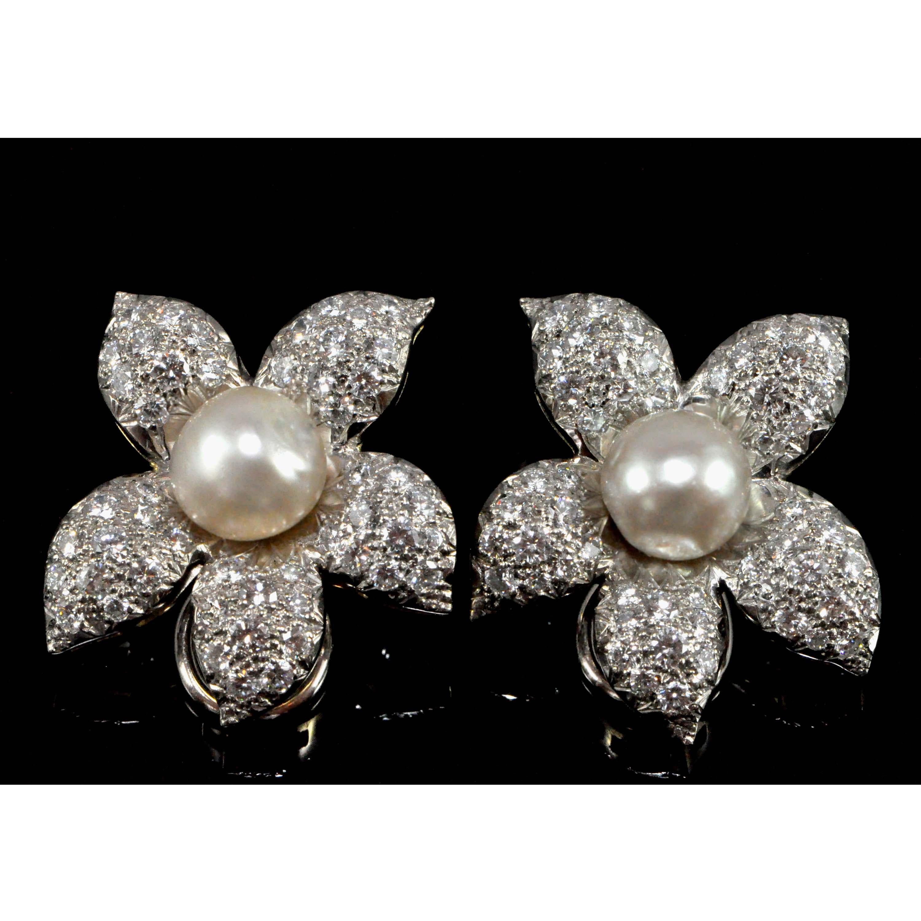 Orecchini a fiore di perle naturali e diamanti d'epoca, circa 1950, 4,00 carati in vendita 2