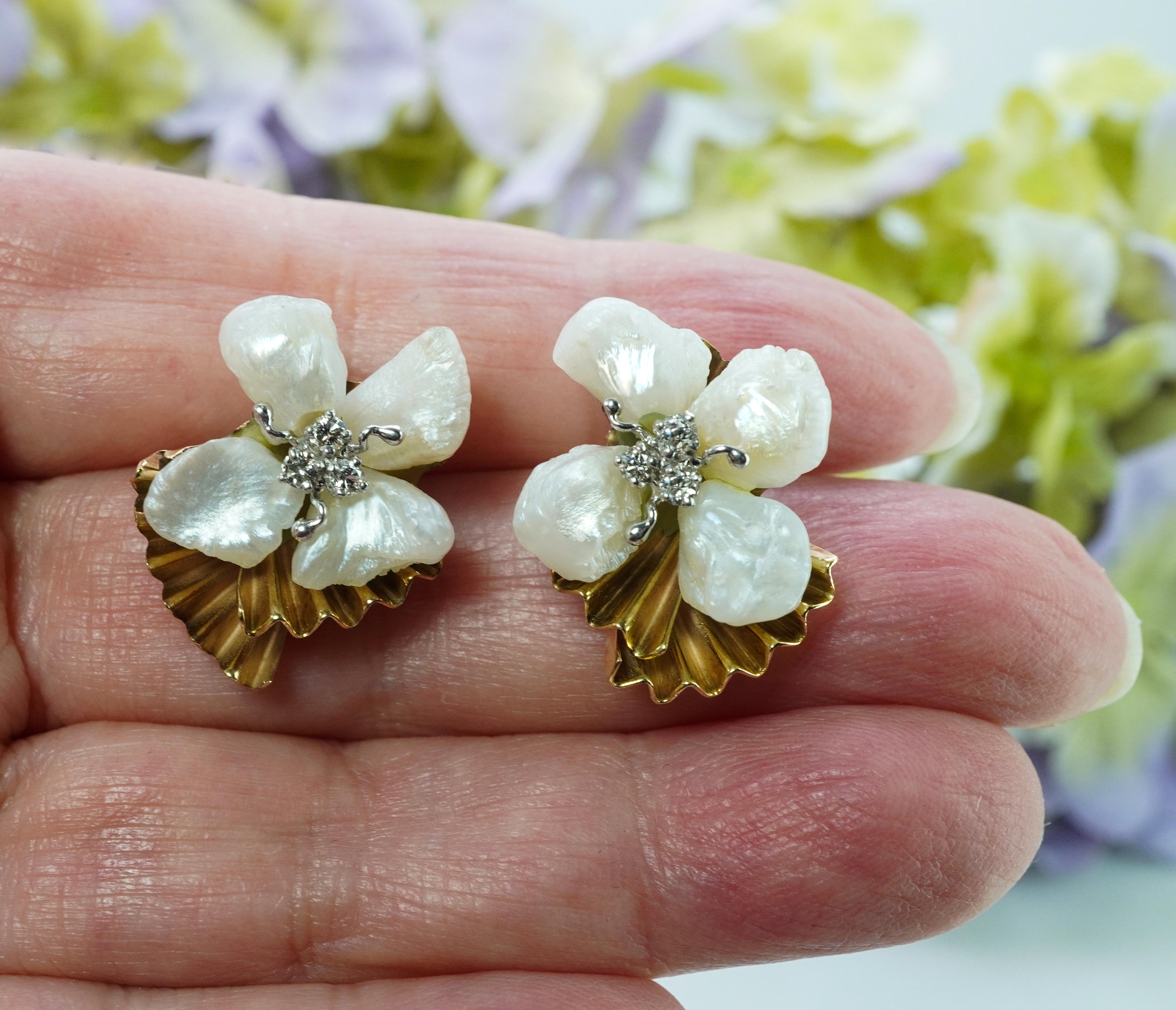  Vintage Natürliche Perlen-Diamant-Ohrringe 14K Gold Estate Midcentury

Dies ist eine hohe Qualität Vintage 14K Gelbgold (getestet und garantiert) Paar Ohrringe mit sehr glänzenden Perlen und feurigen Diamanten gesetzt. Diese Ohrringe bestehen aus
