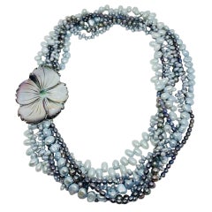 Perle naturali d'epoca a più fili con fiore incastonato in argento sterling
